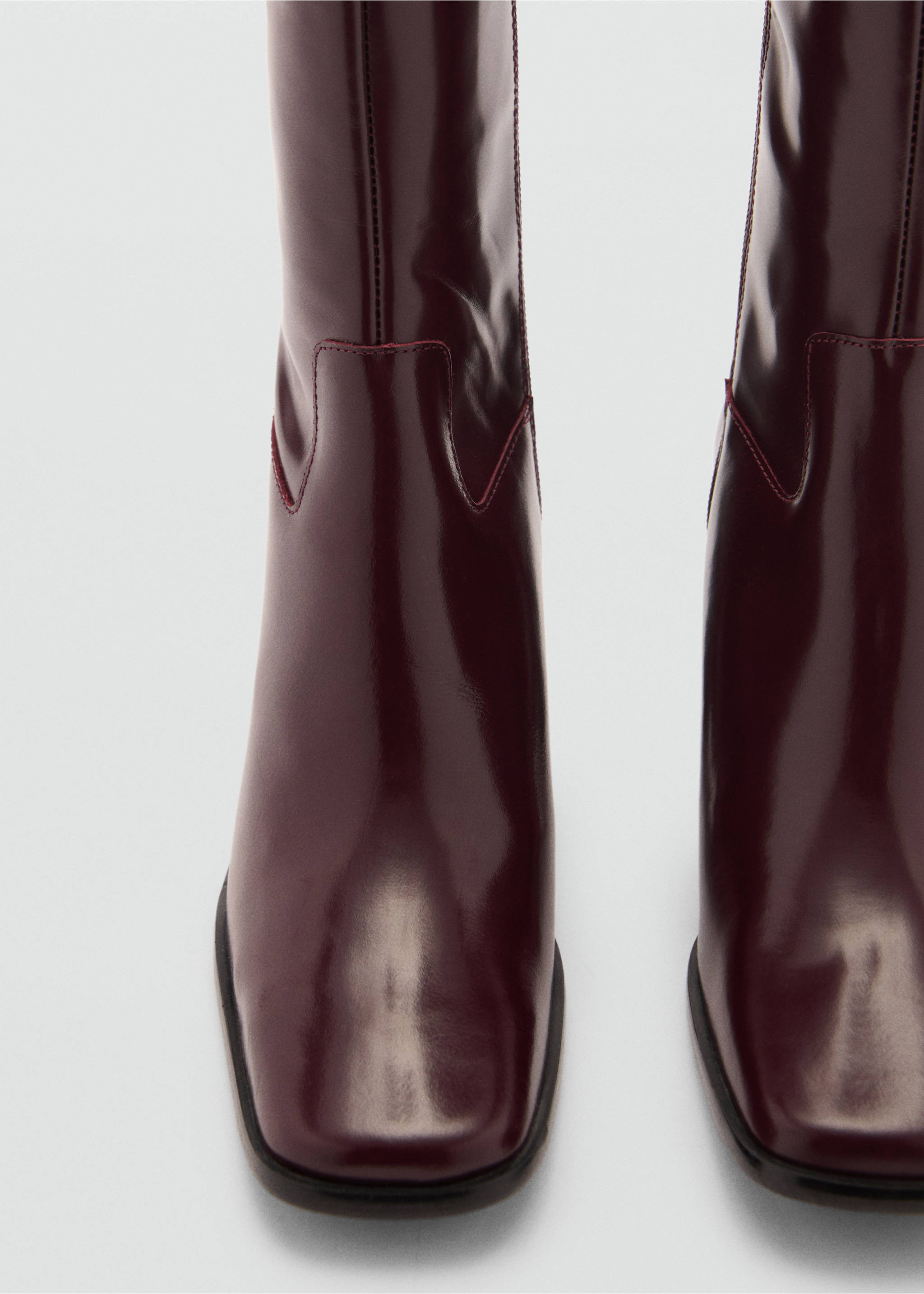 Leather boots with zip - Details of the article 2, Burgundy. Ref: 77077933-00.