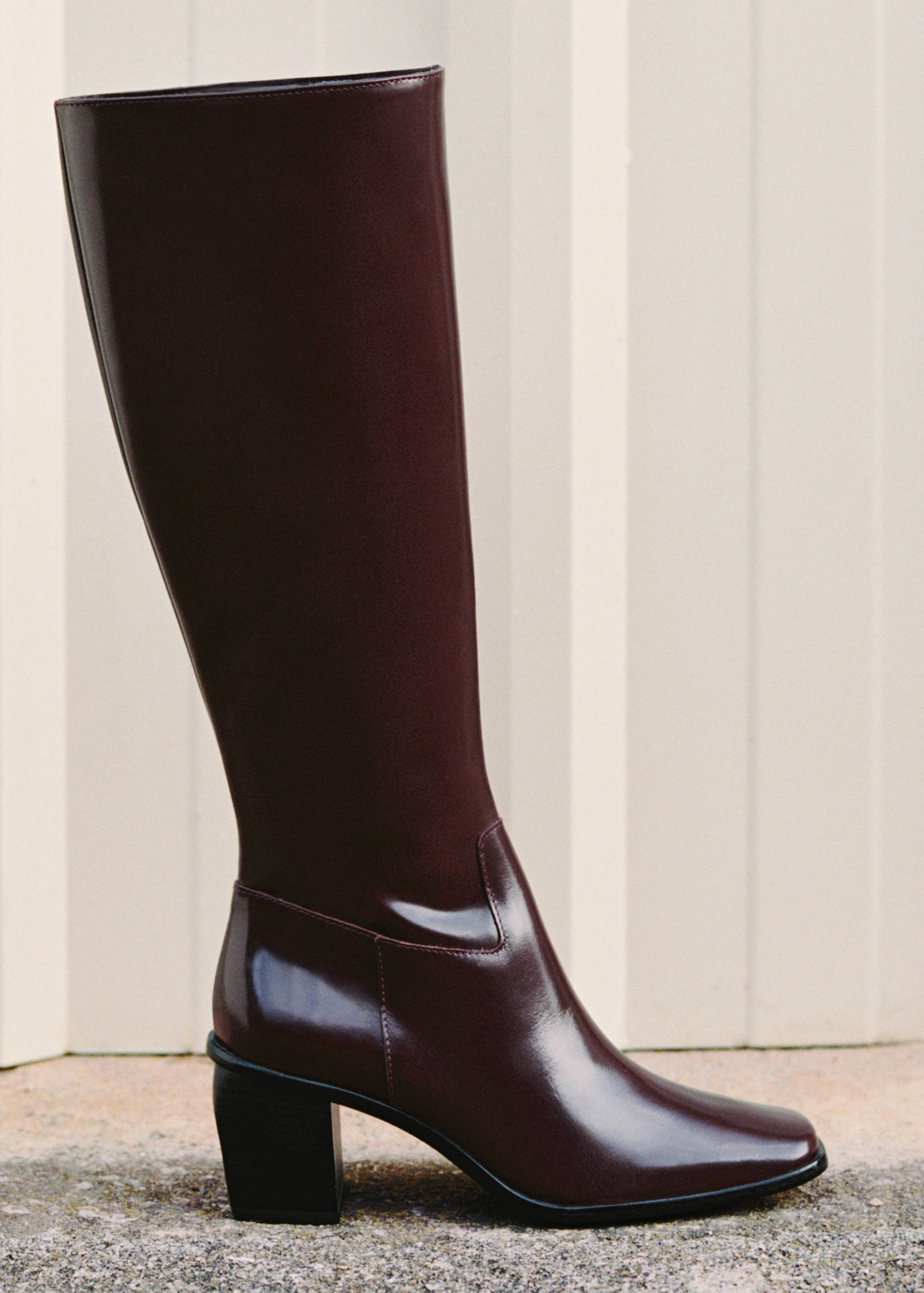 Leather boots with zip - Details of the article 6