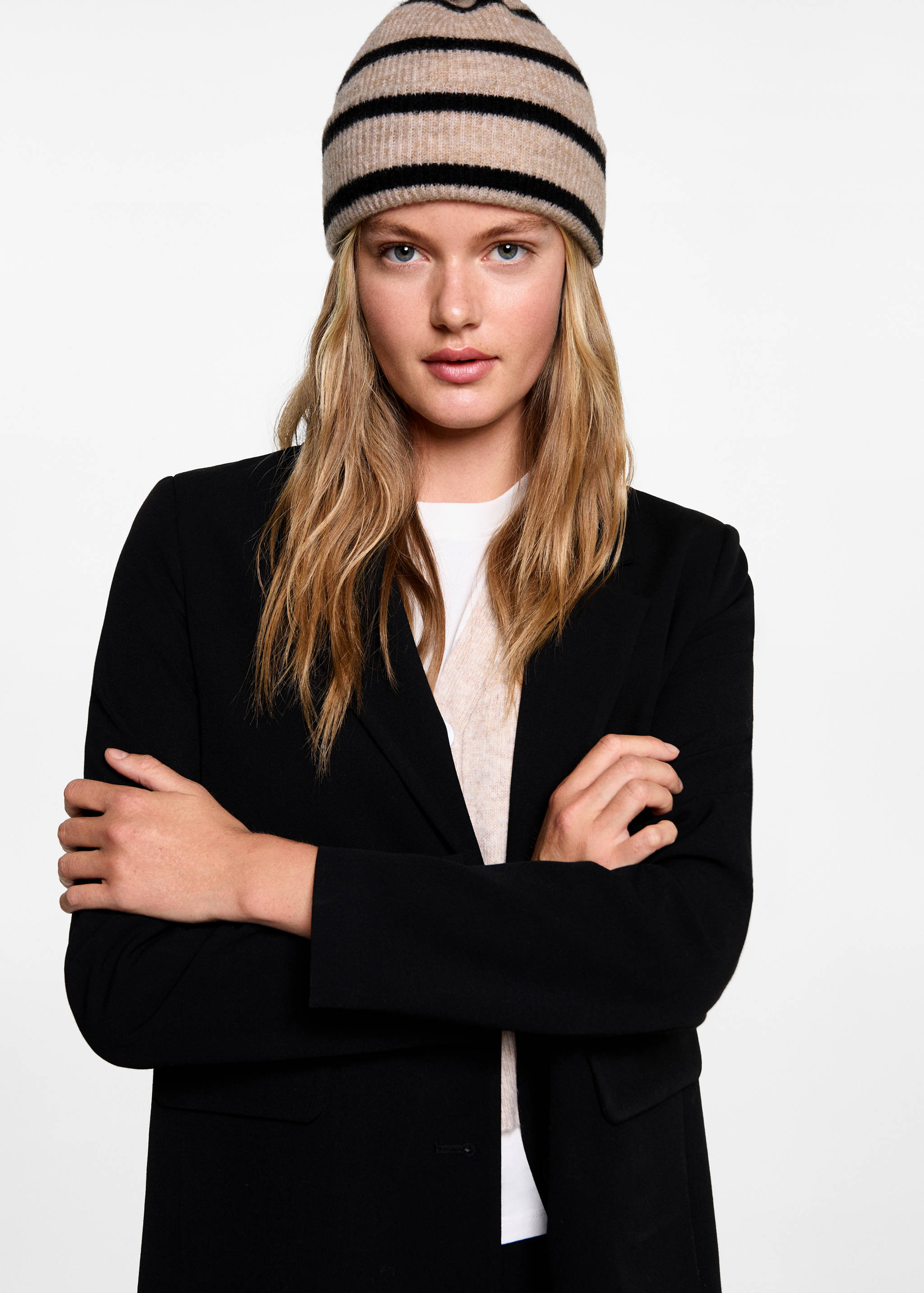 Czapka dzianinowa w paski - Plan ogólny