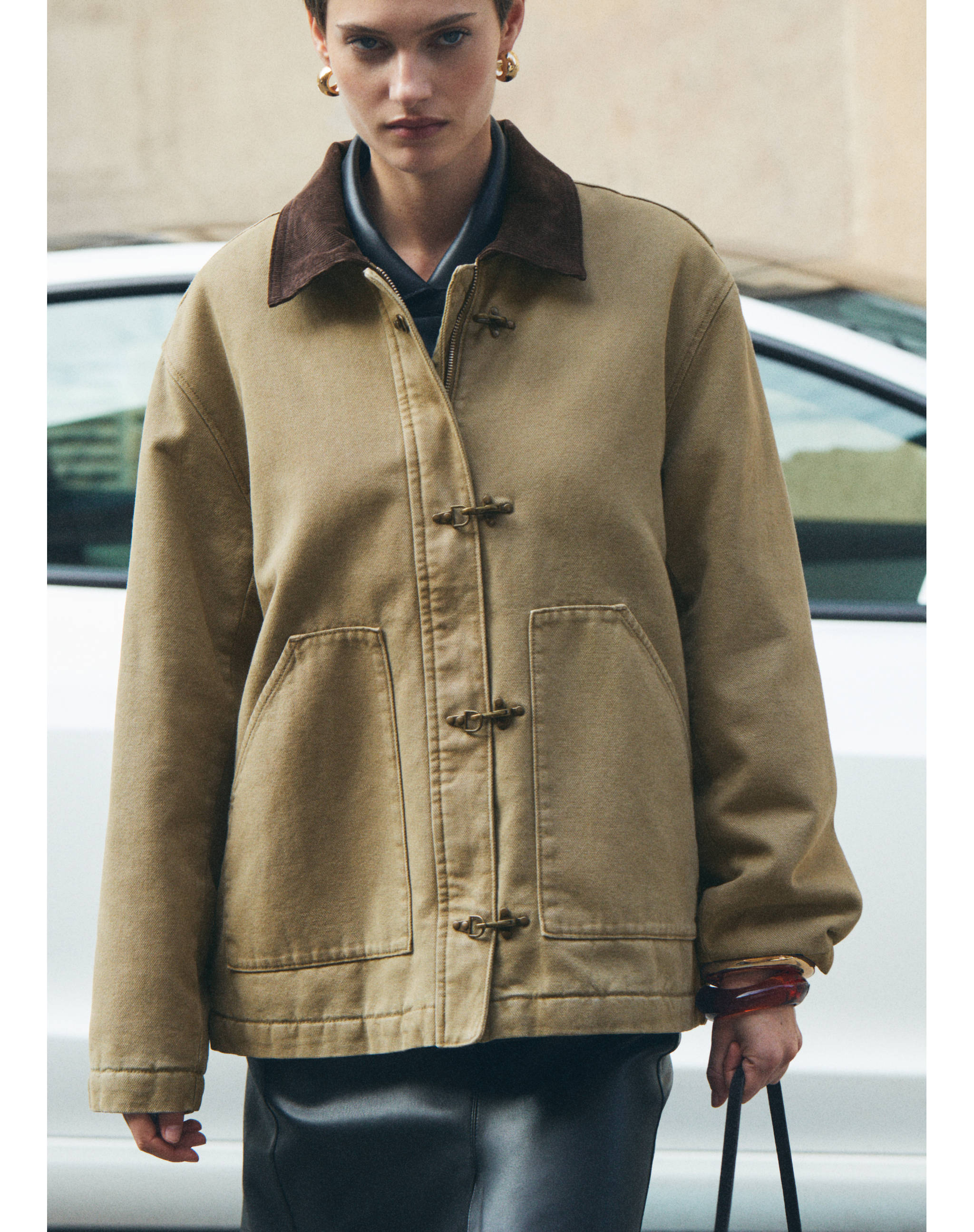 barn jacket with contrasting collar and pockets - Details of the article 7