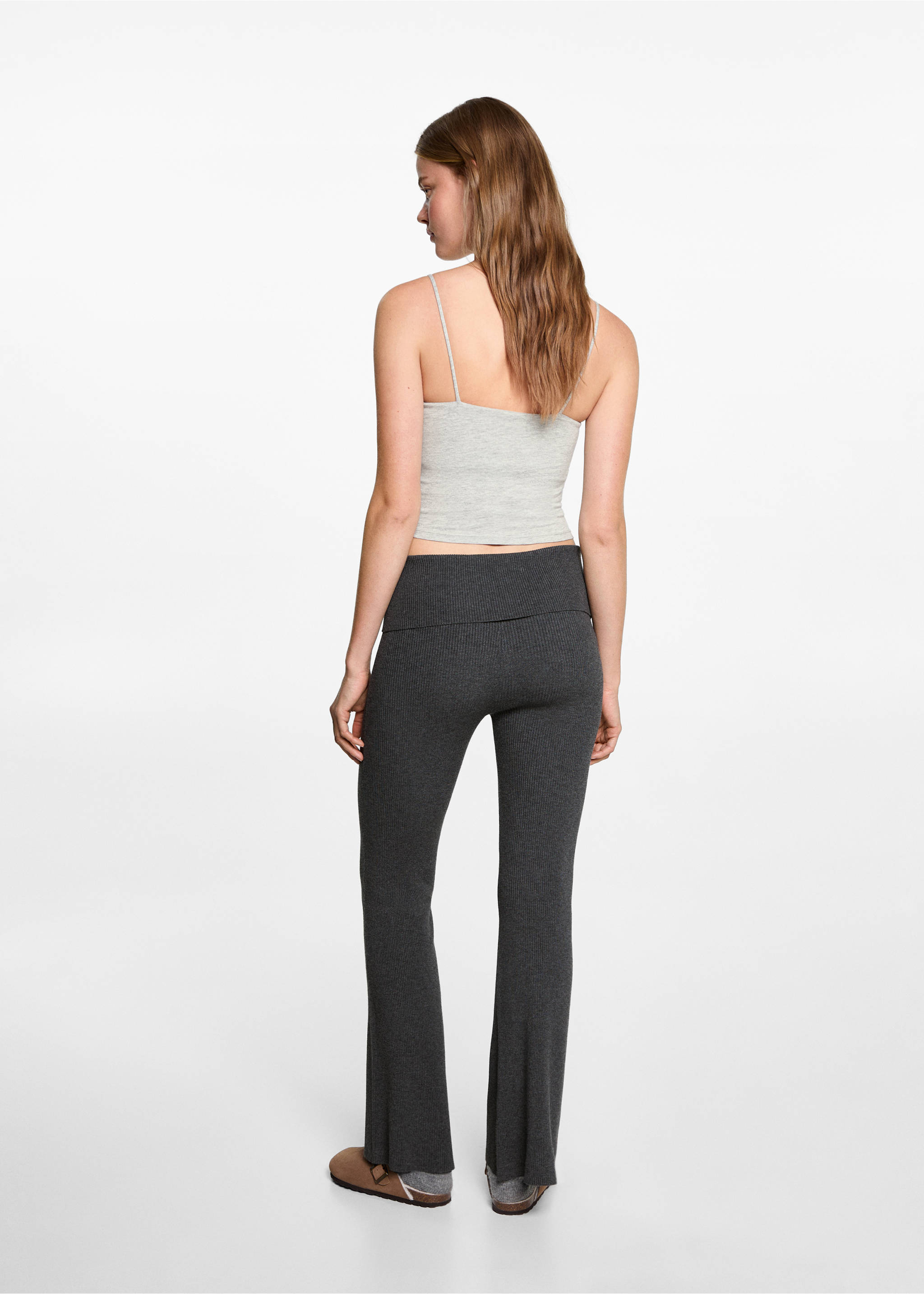 Bauchfreies Sport-Top - Rückseite des Artikels, Mittelgrau meliert. Ref: 77078271-00.