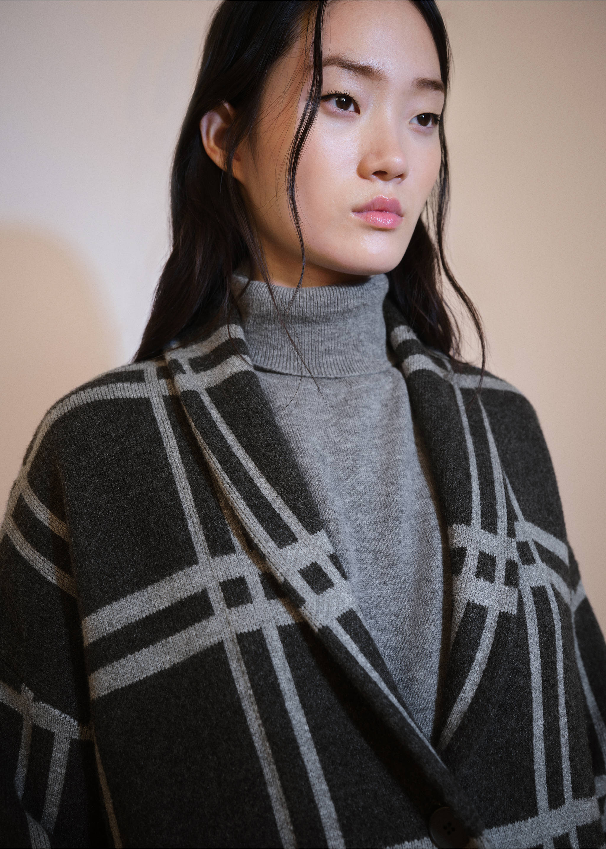 Check knitted coat - Details of the article 1, Charcoal. Ref: 77078276-00.