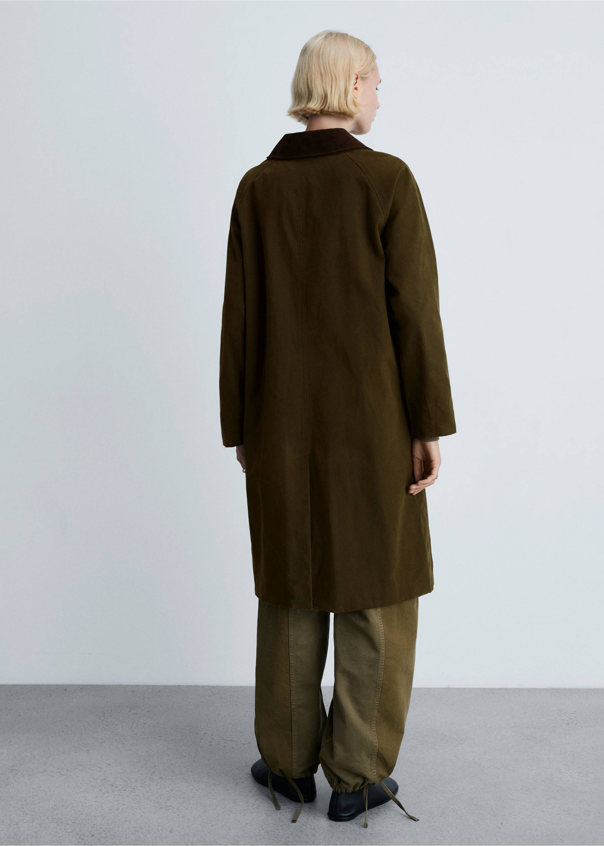 Long corduroy collar parka - Reverse of the article, Khaki. Ref: 77078277-00.