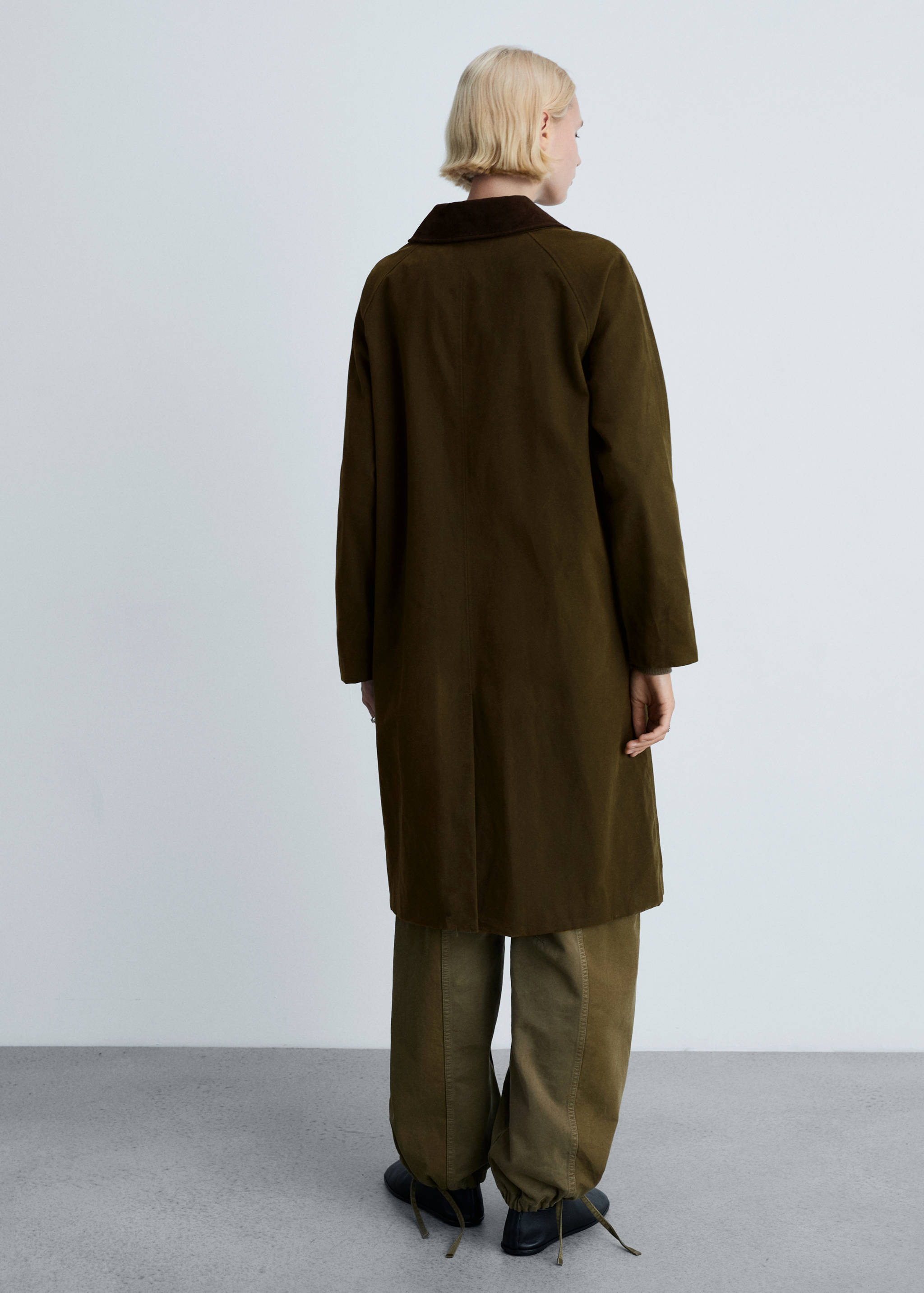 Long corduroy collar barn jacket - Reverse of the article