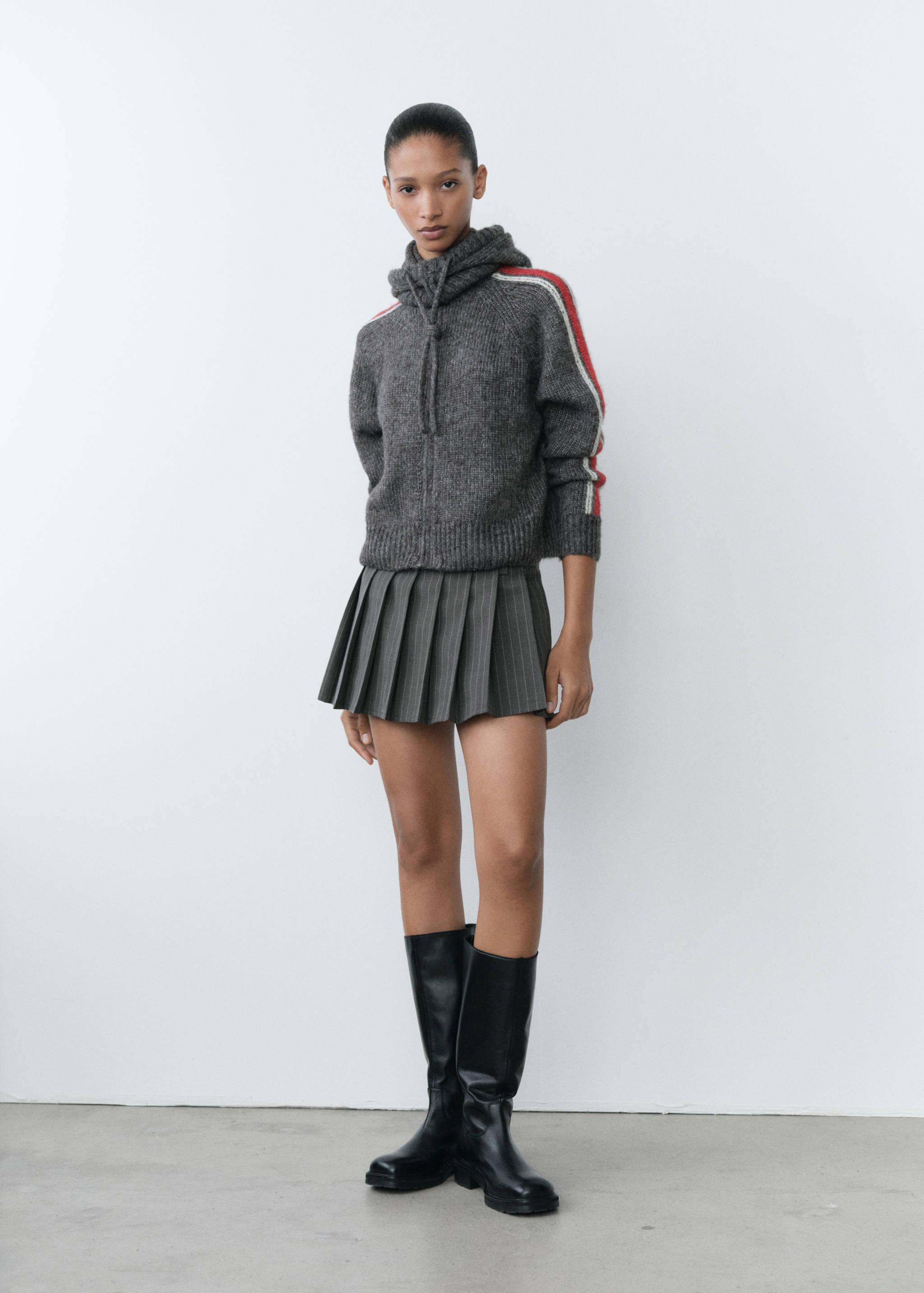 Skort with pinstripe pleats - General plane