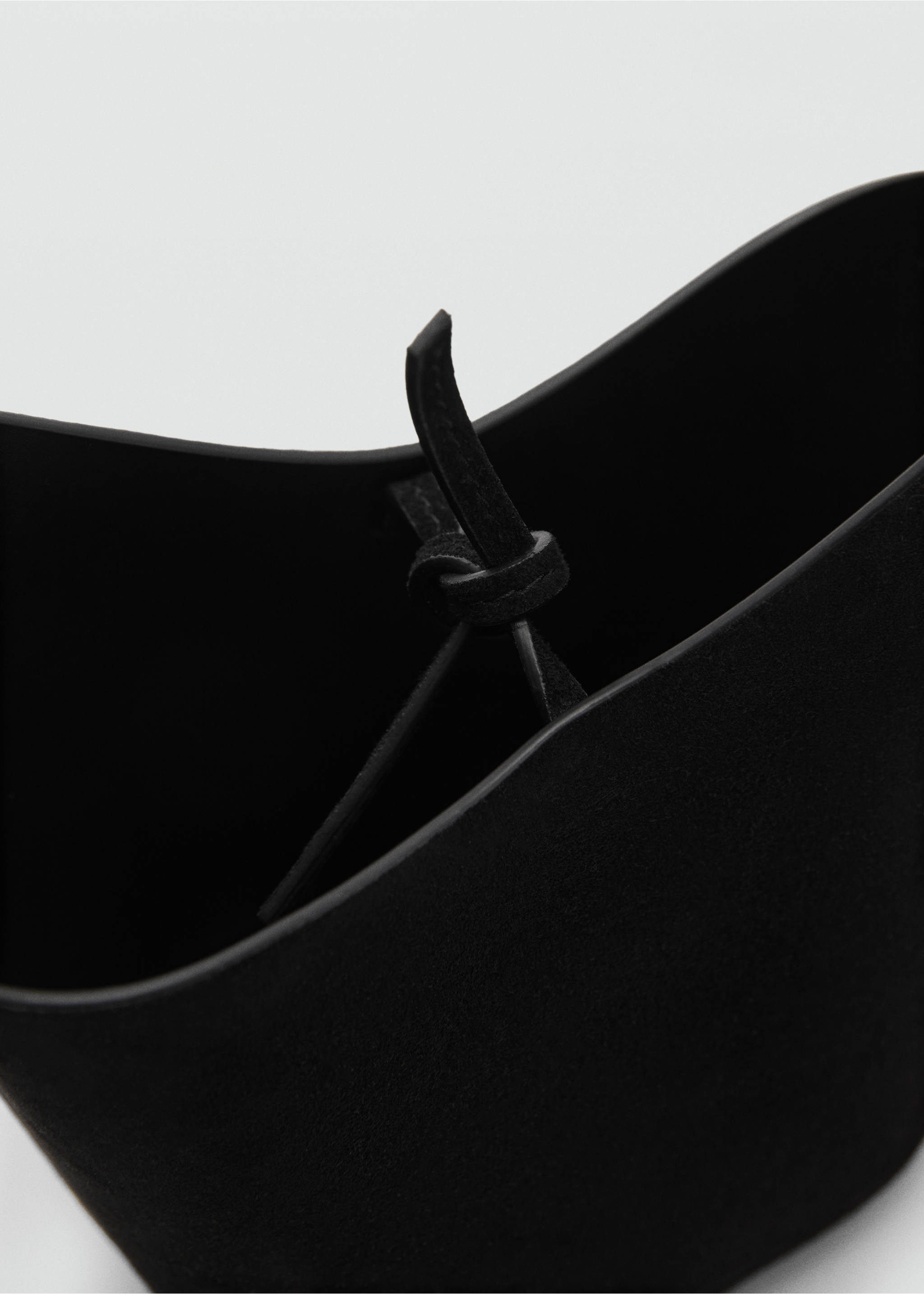 Leather handbag - Details of the article 2, Black. Ref: 77078636-00.