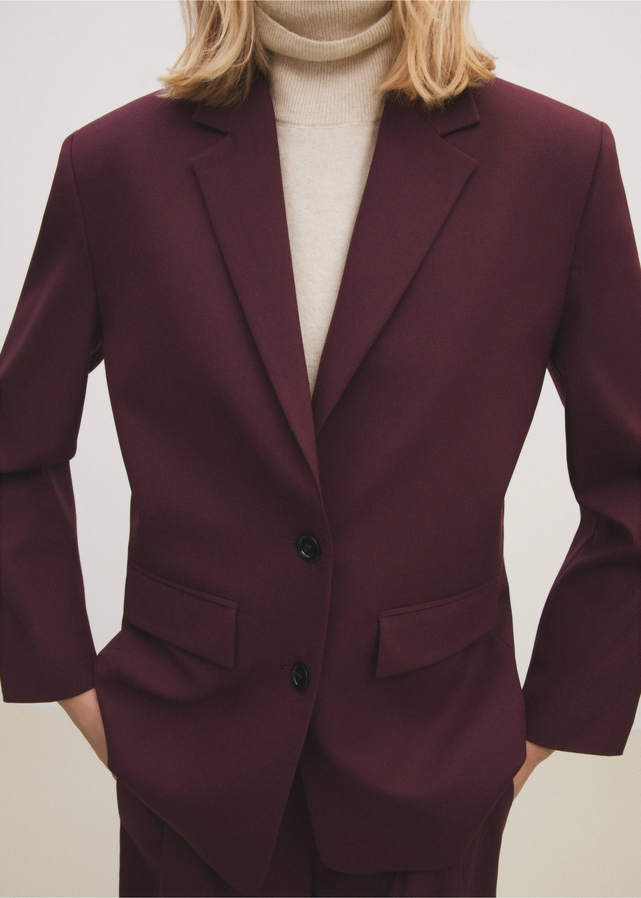 Wool jacket with pronounced shoulders - Details of the article 7, Maroon. Ref: 77078637-00.