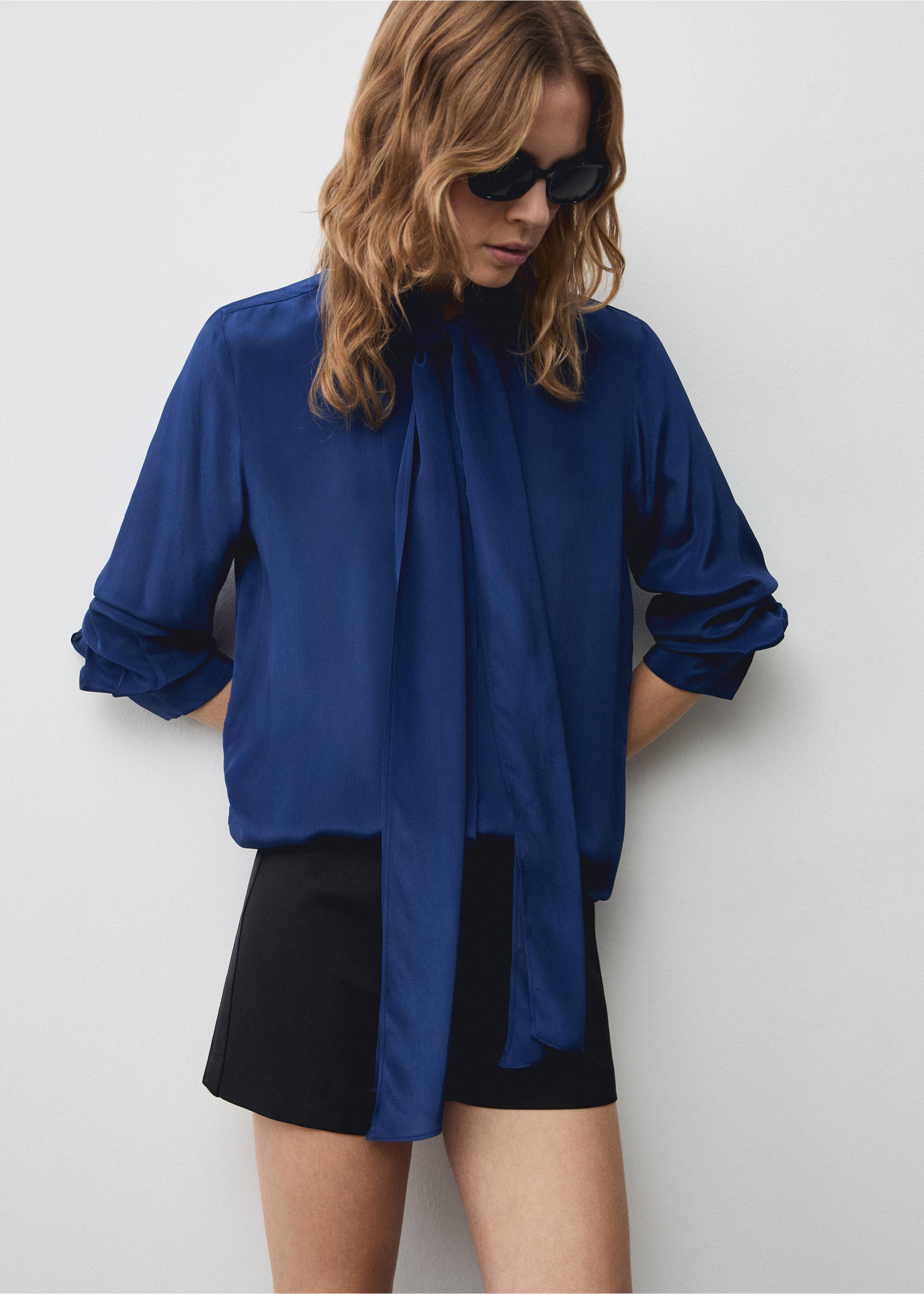 Satin shirt with bow - Medium plane, Medium Brown. Ref: 77079055-00.
