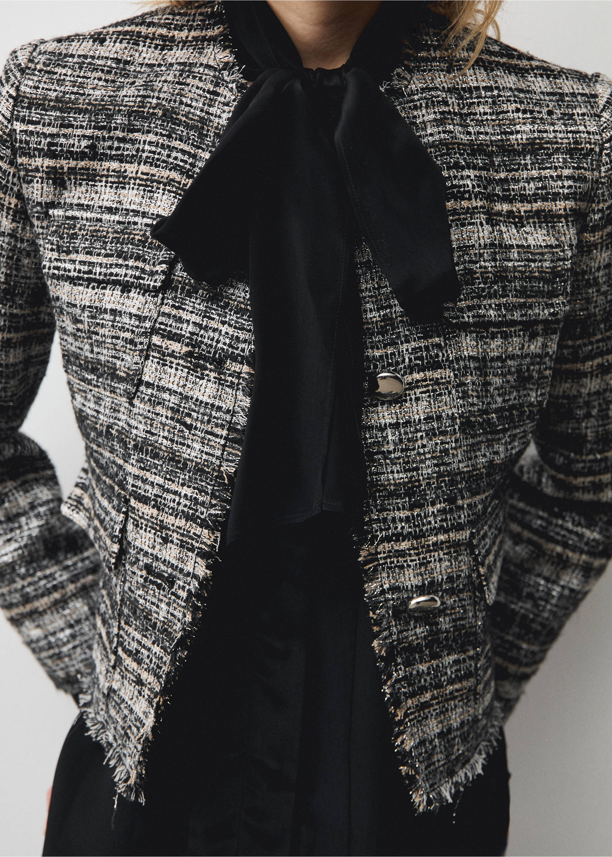 Chemise satinée nœud - Détail de l'article 6, Noir. Ref: 77079055-00.