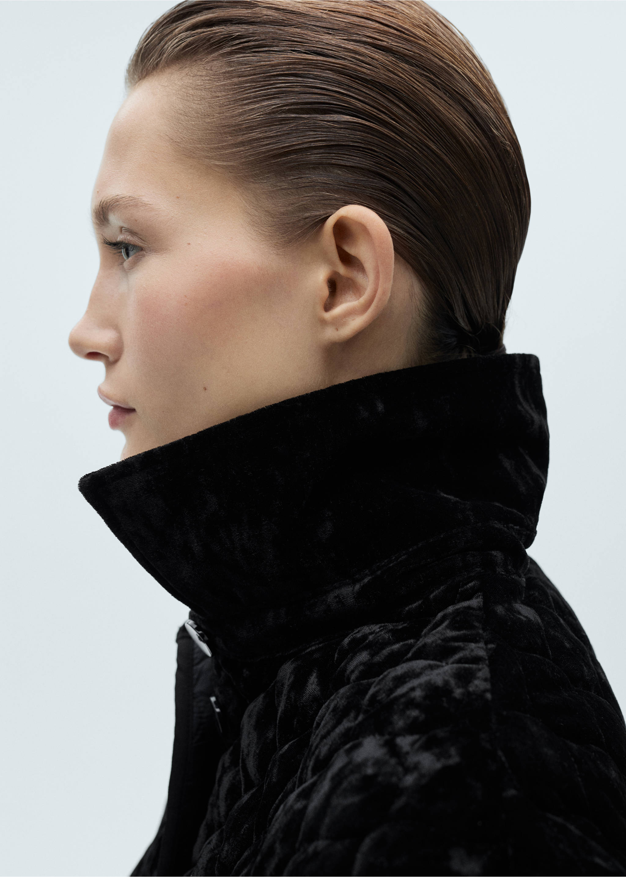 Reversible quilted velvet jacket - Details of the article 1, Black. Ref: 77079066-00.