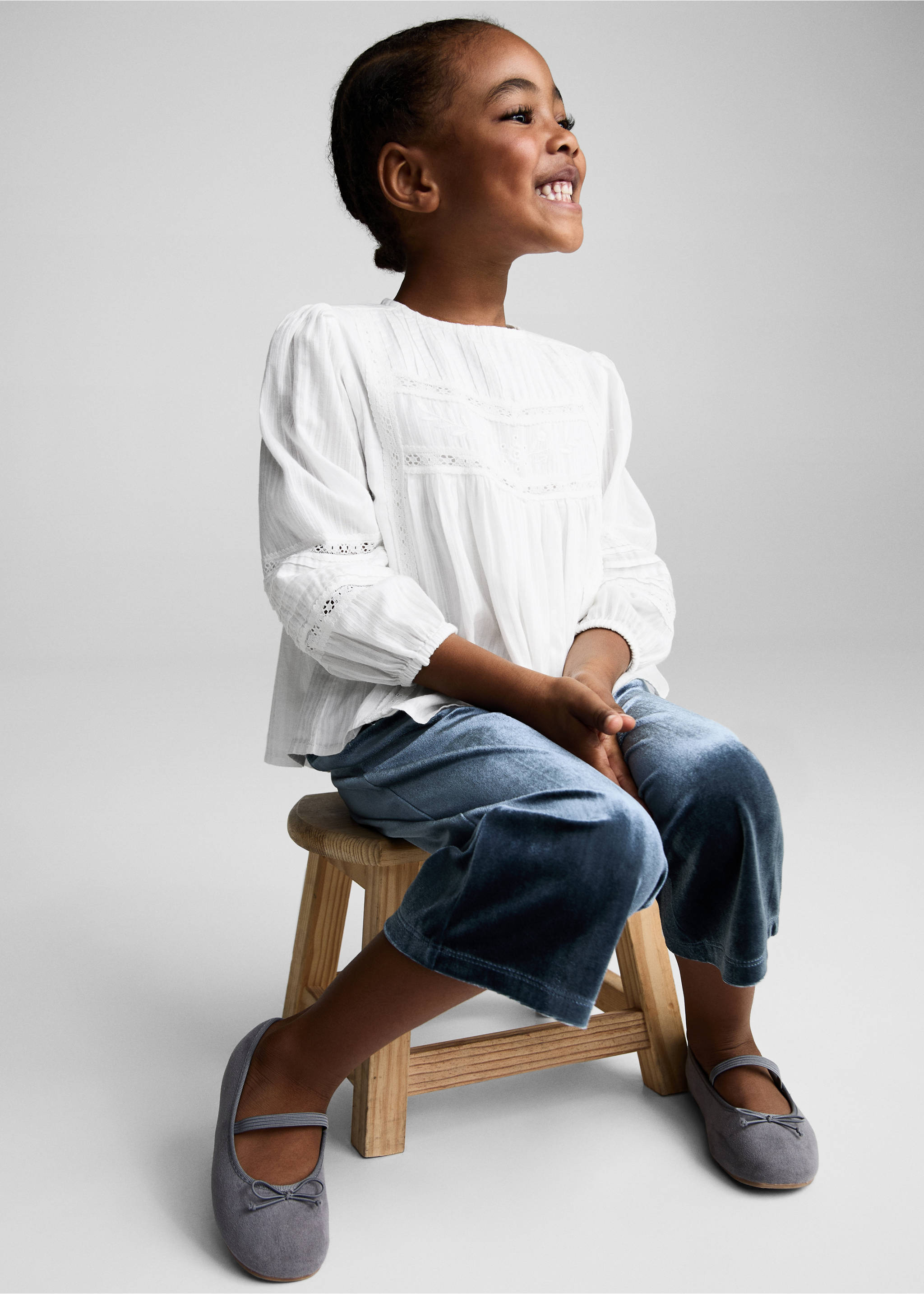 Velvet trousers - Details of the article 2, Blue. Ref: 77079236-00.