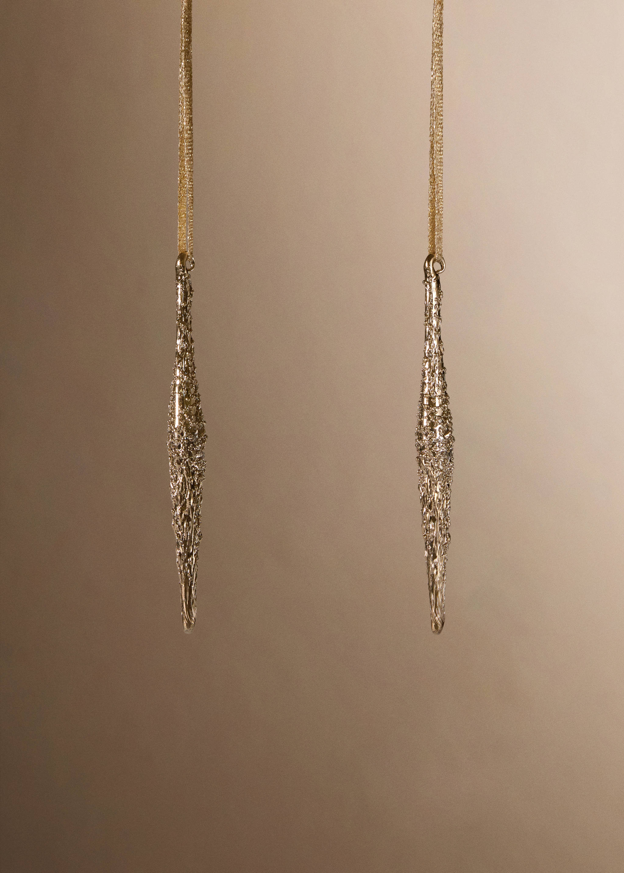 Teardrop Design Tree Ornament - General plane