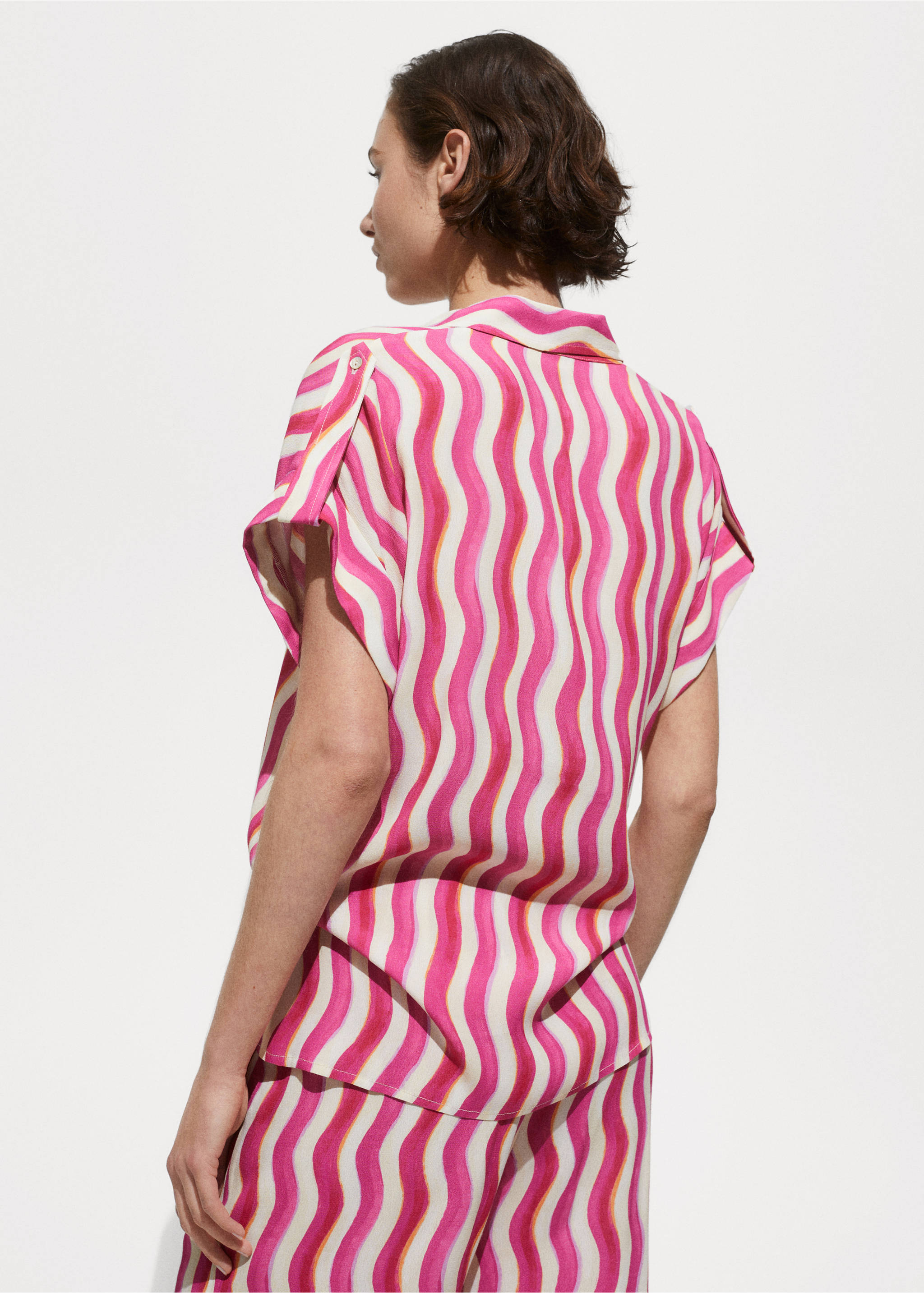 Rövidujjú póló mintával - A cikk hátulja, Fukszia. Ref: 77080343-00.