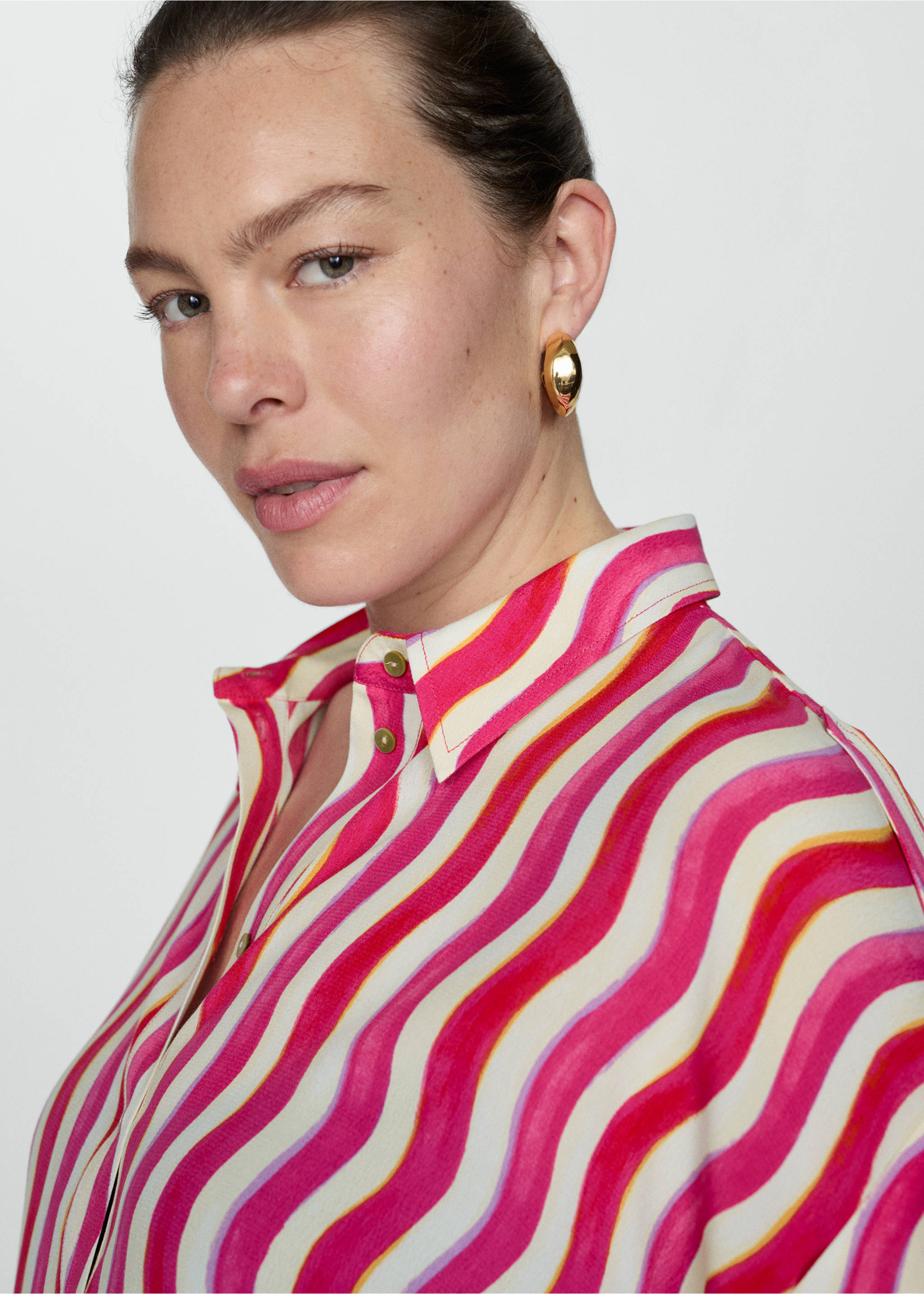 Rövidujjú póló mintával - A termék adatai 4, Fukszia. Ref: 77080343-00.