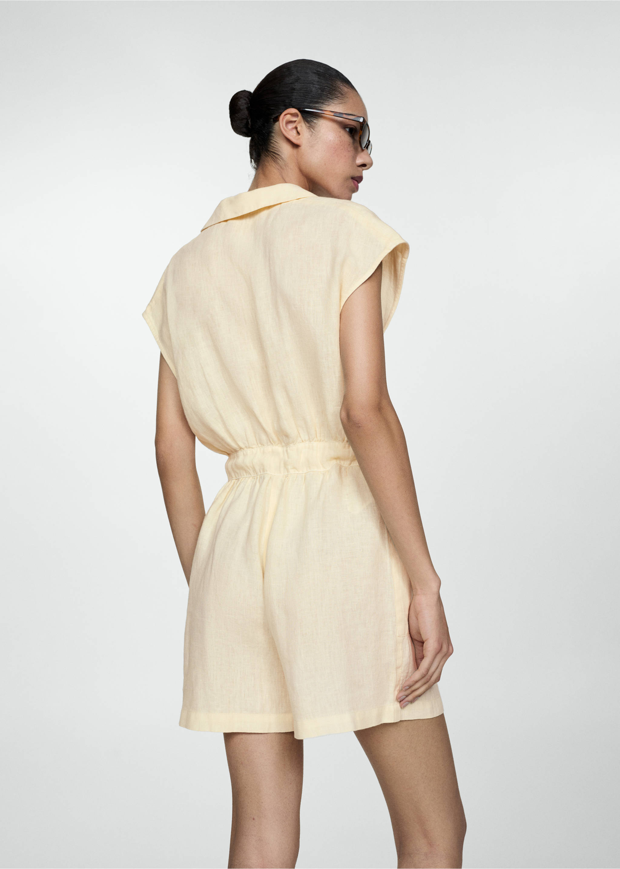 Short linen jumpsuit with bow - Reverse of the article, Pastel Yellow. Ref: 77080352-00.