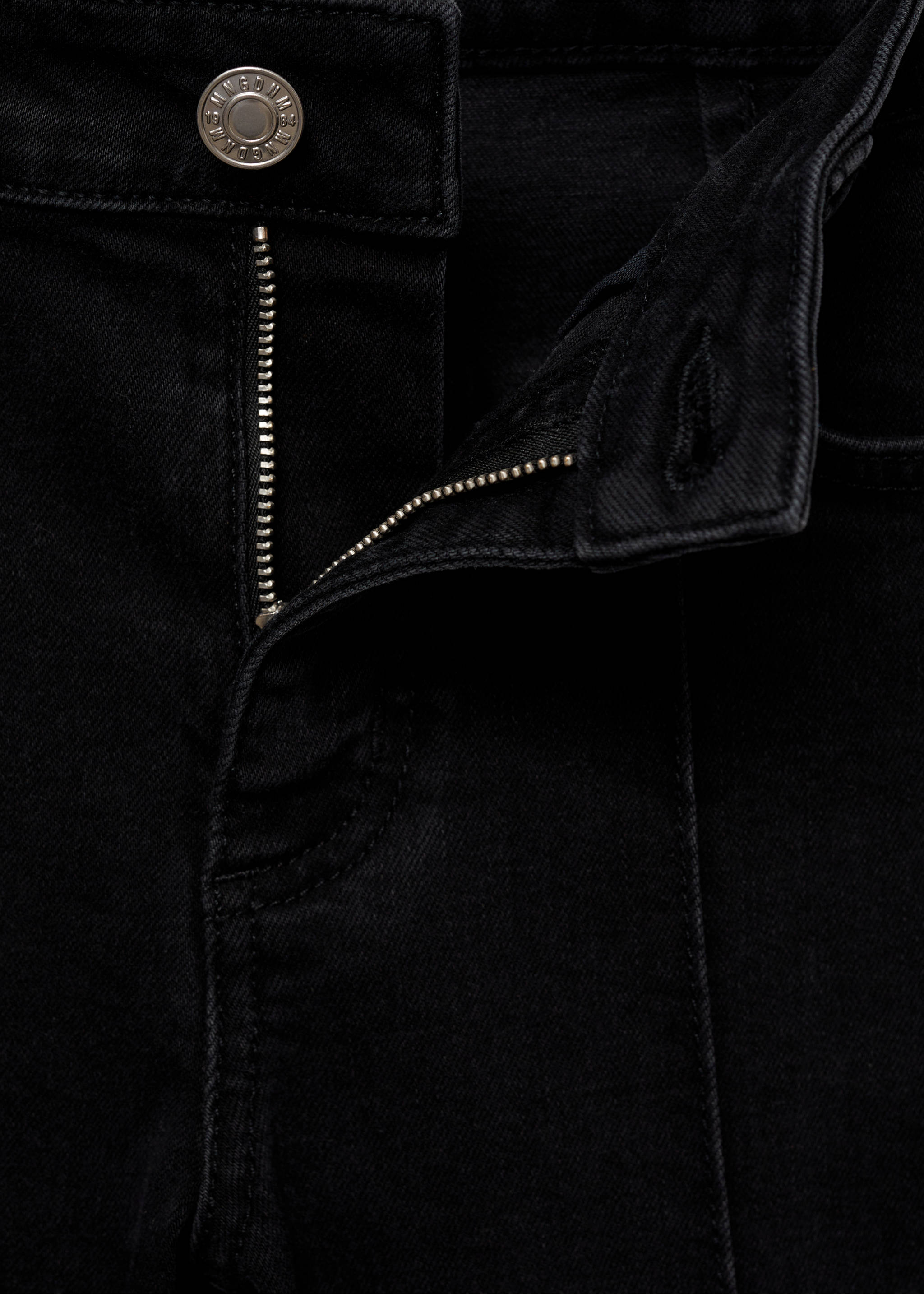 Slim capri jeans with decorative stitching - Details of the article 8, Black denim. Ref: 77080354-00.
