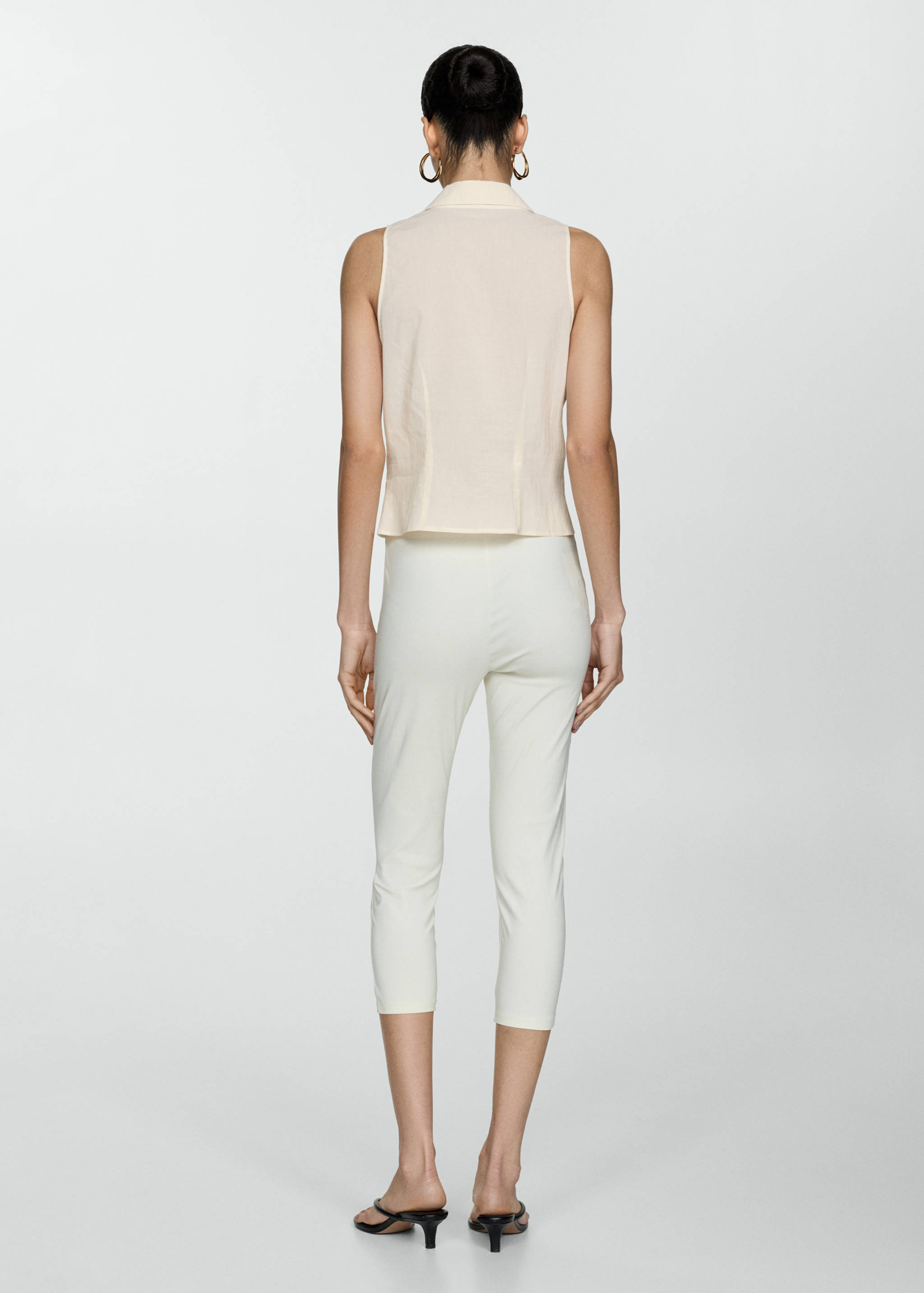 Sleeveless blouse with bows - Reverse of the article