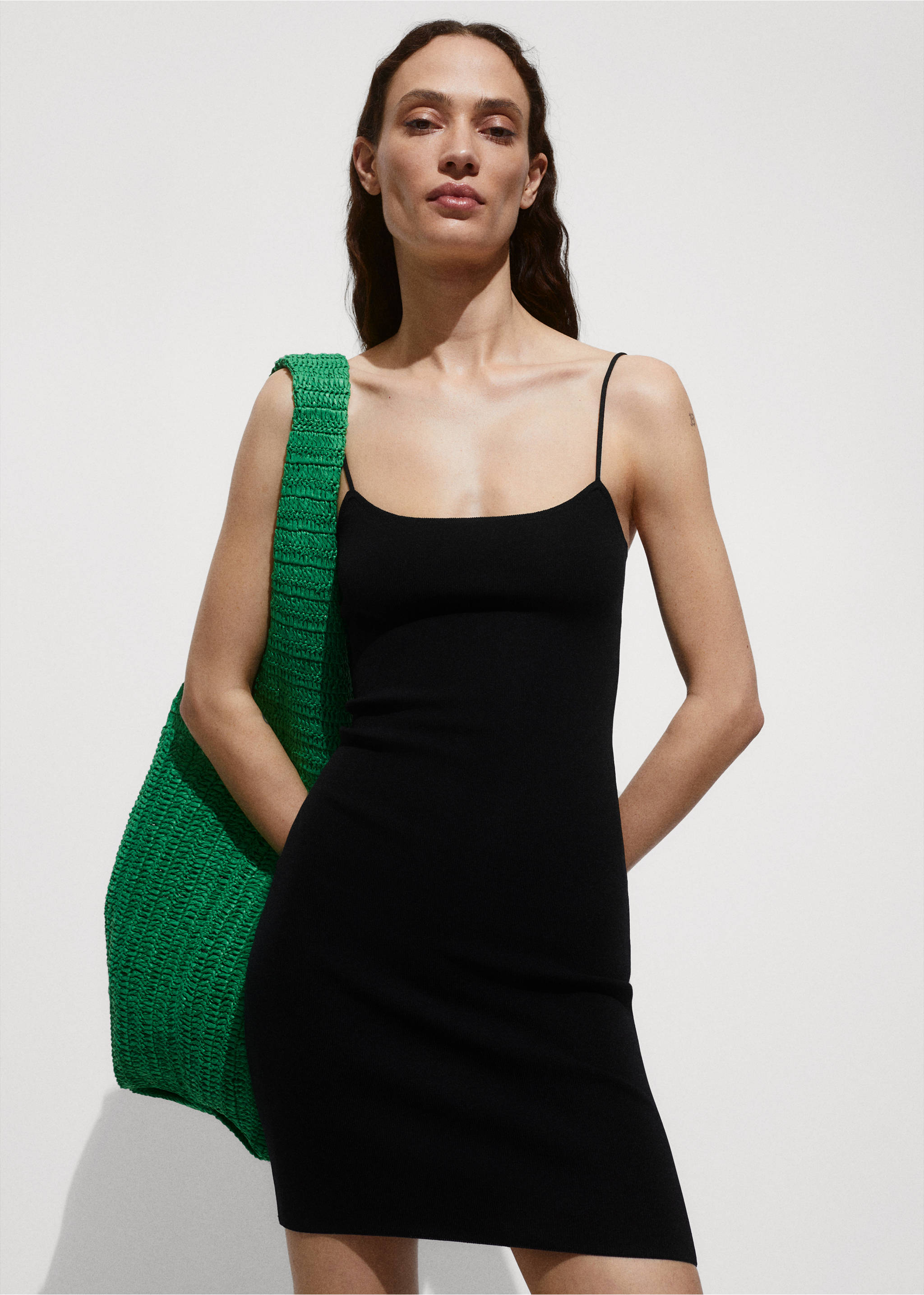 Short knitted dress - Medium plane, Black. Ref: 77080366-00.