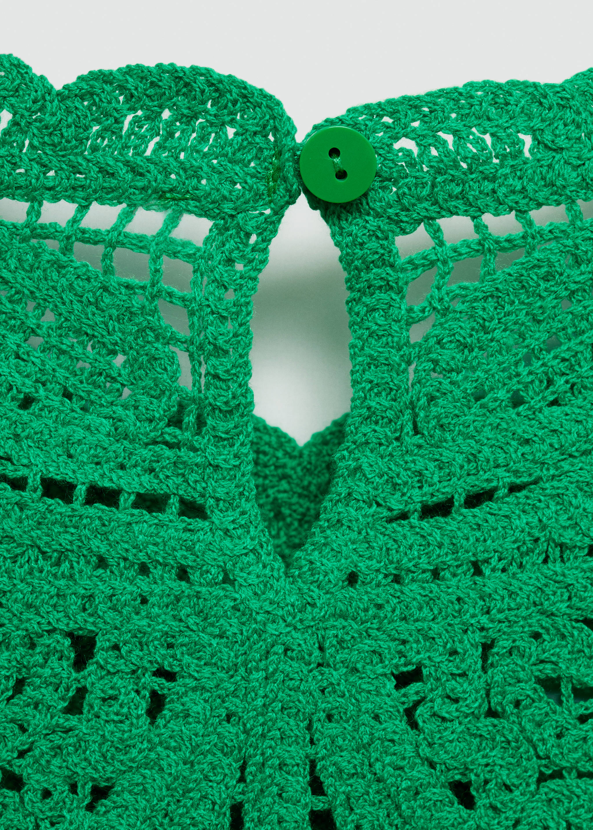 Crochet top with flowers - Details of the article 8