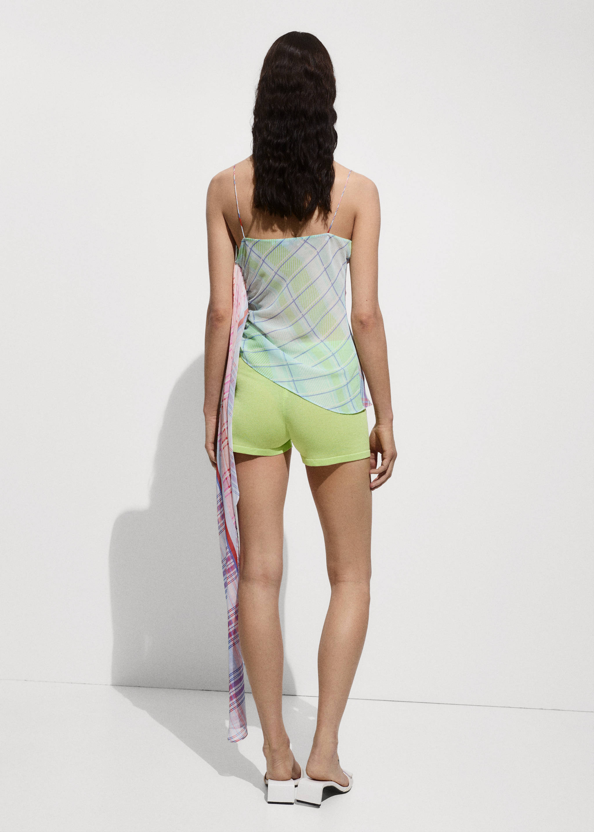 Asymmetrisches Volant-Top - Rückseite des Artikels