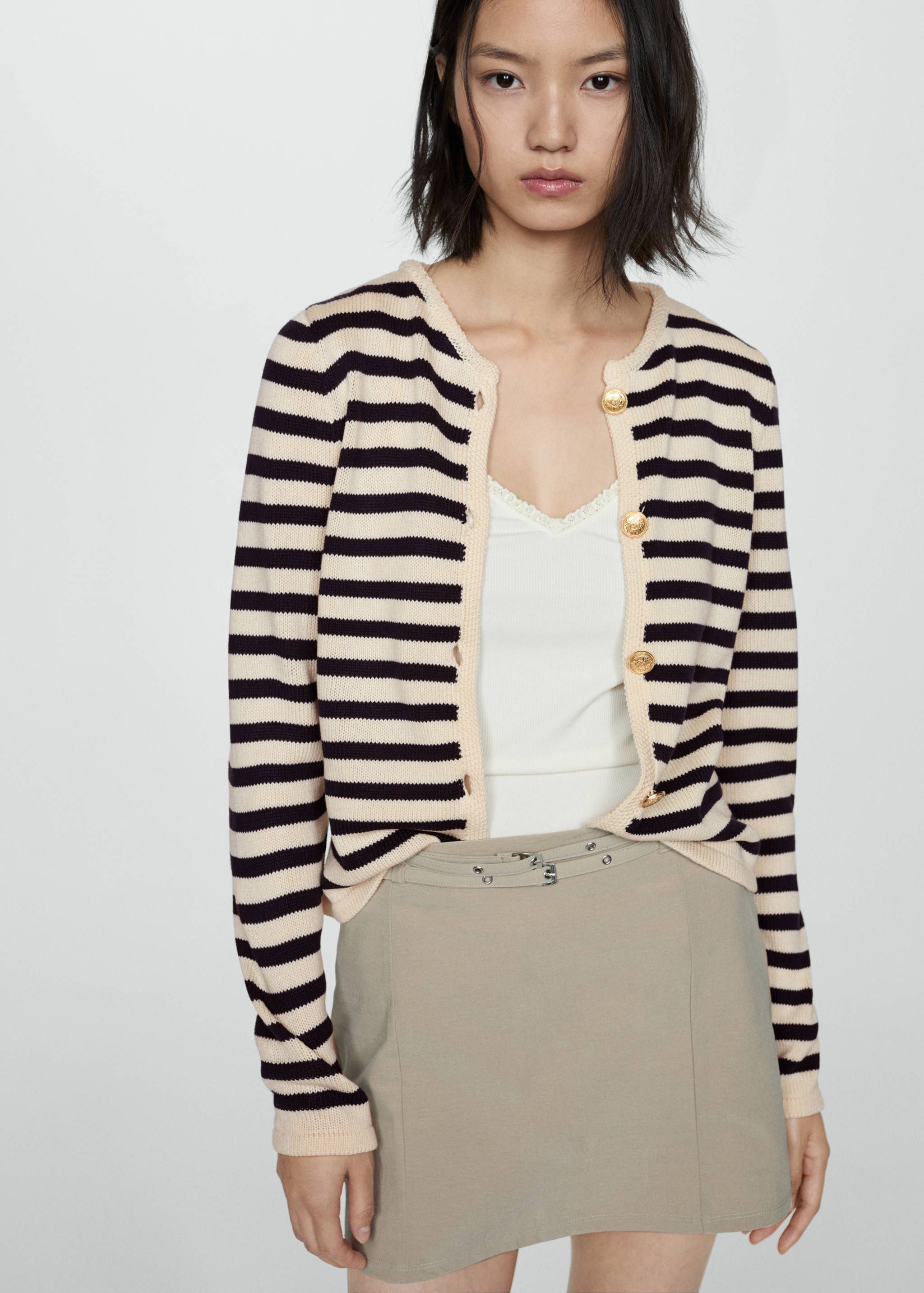 Stickad cardigan juvelknappar - Bild av mittparti