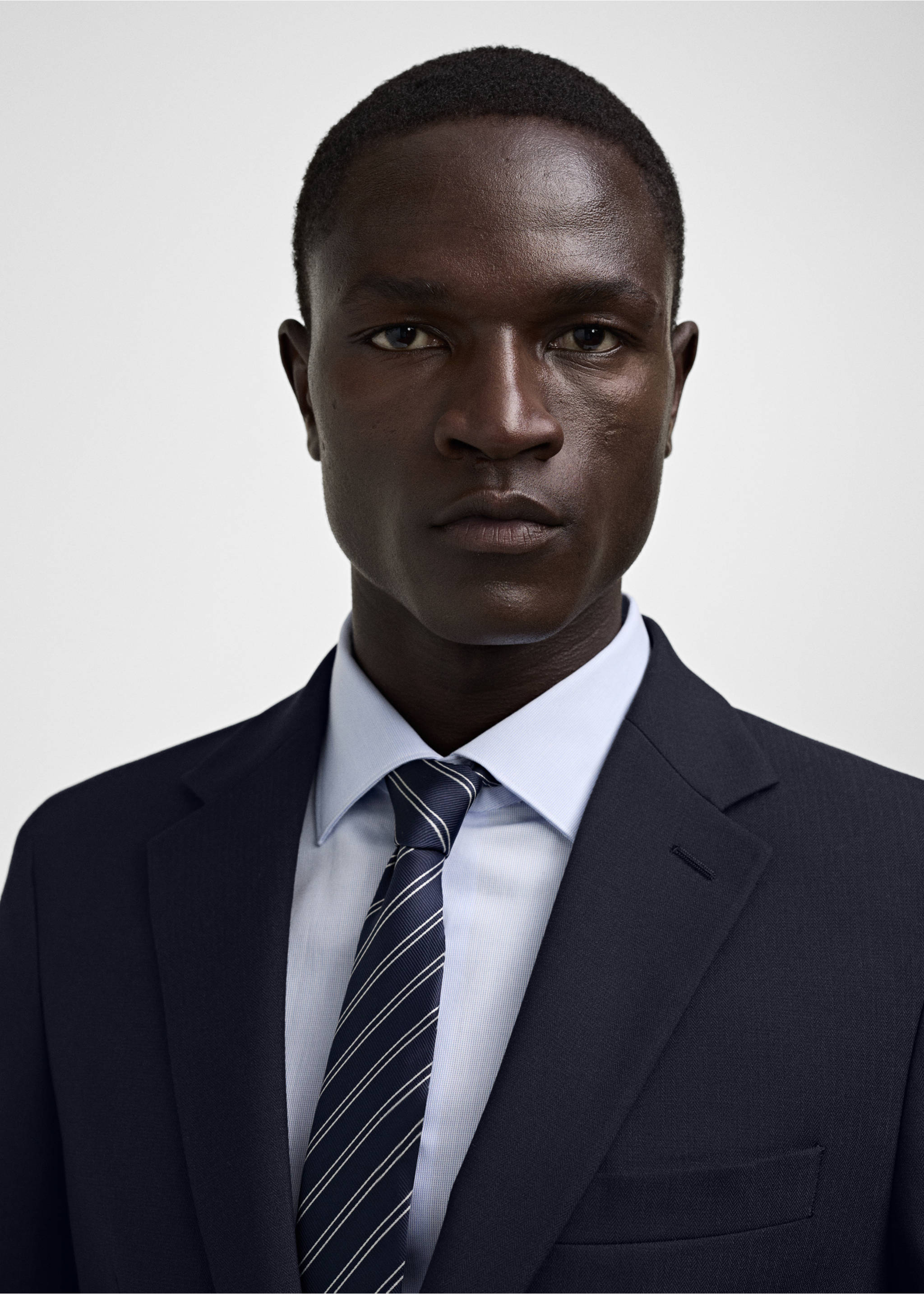 Slim Fit-Anzugjacke aus Comfort-Stretch-Gewebe - Detail des Artikels 1, Dunkles Marineblau. Ref: 77080567-00.