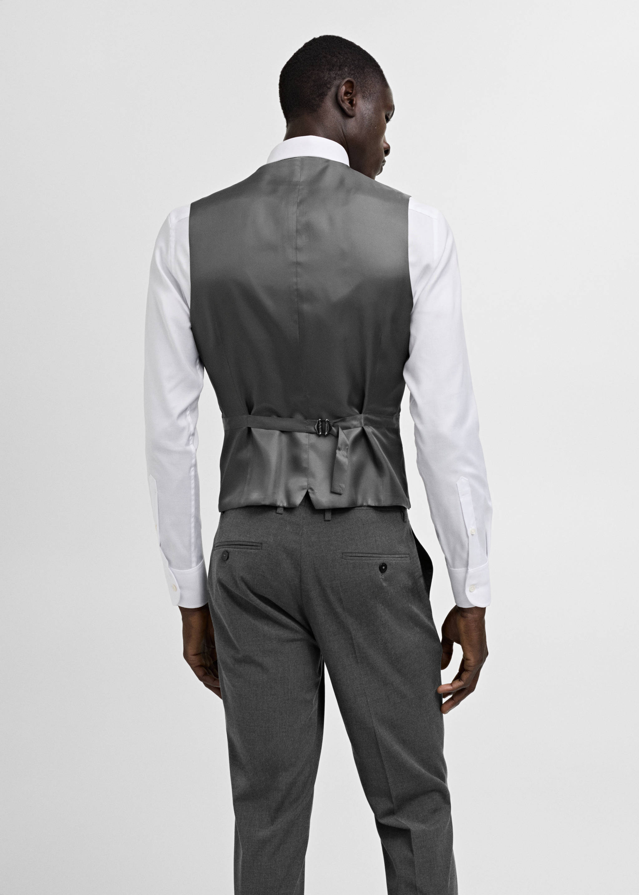 Armilla vestit slim fit teixit strech - Revers de l'article