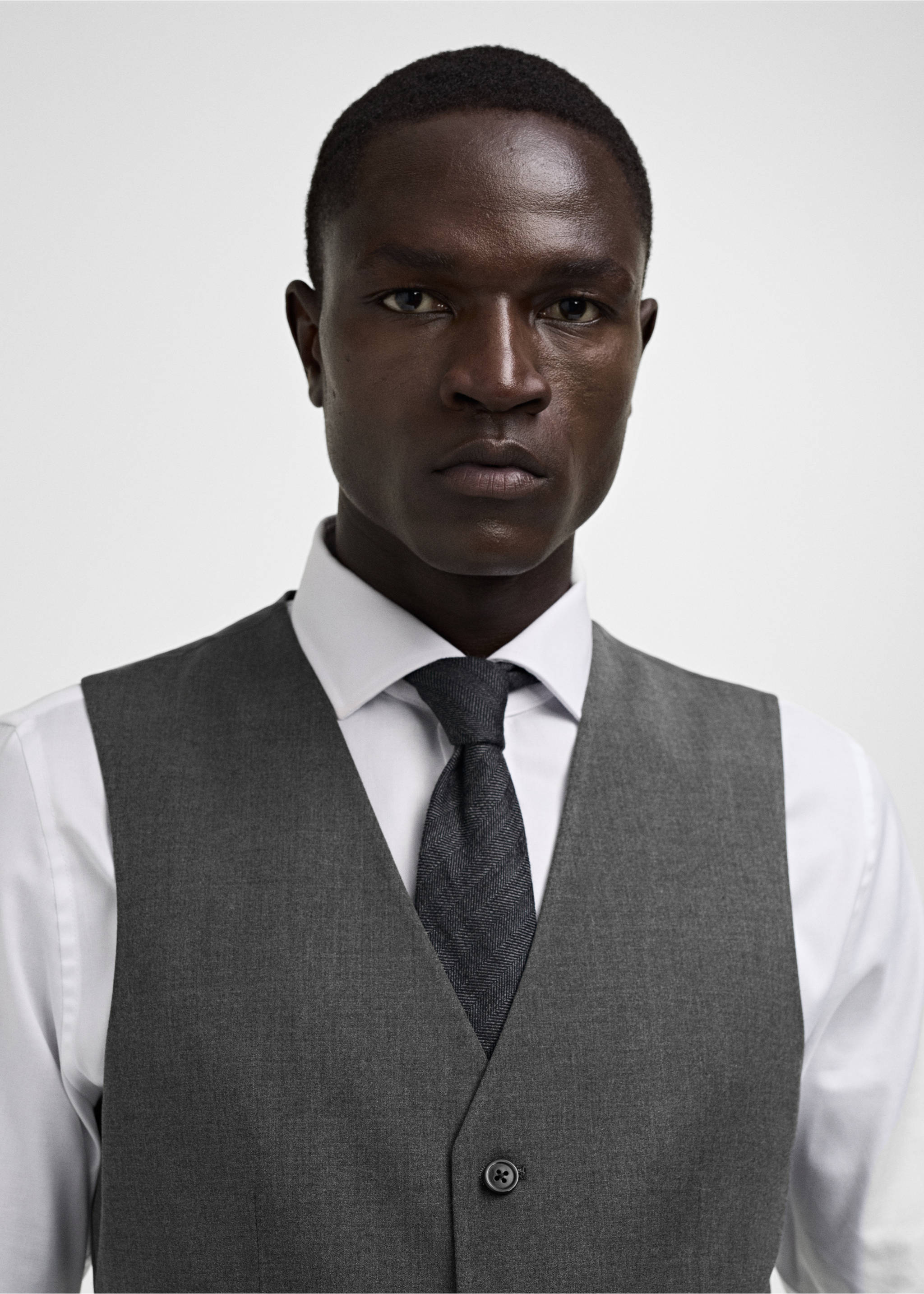 Armilla vestit slim fit teixit strech - Detall de l'article 1, Gris. Ref: 77080568-00.