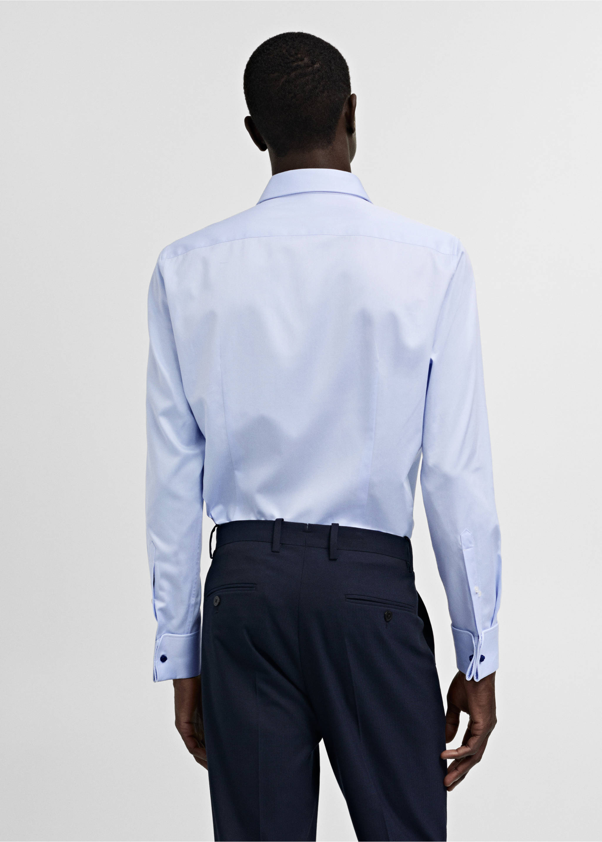 Penskjorte med mansjetter, i twillstoff,  slim-fit - Artikkeldetalj 1, Himmelblå. Ref: 77080569-00.