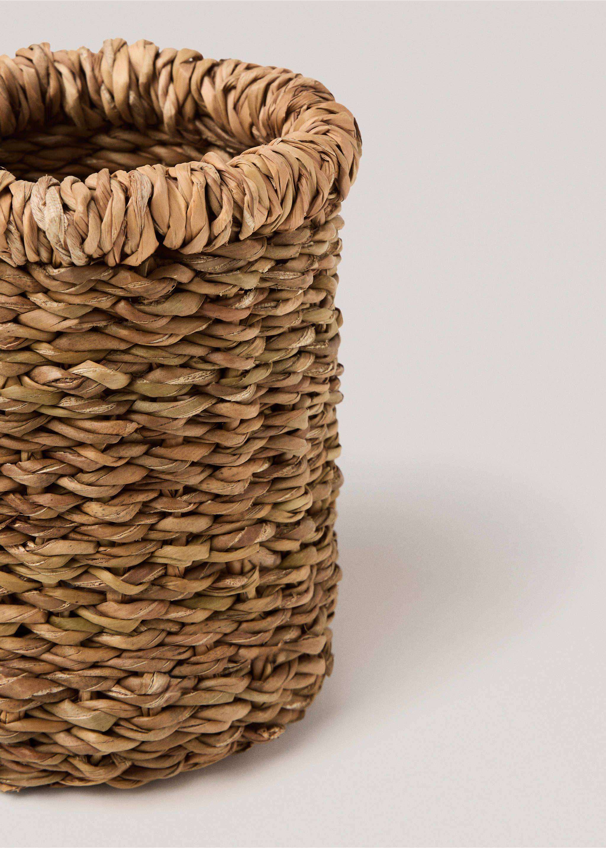 Cylinderformad korg i naturfibrer - Detaljer om artikeln 1, Brun. Ref: 77080581-00.