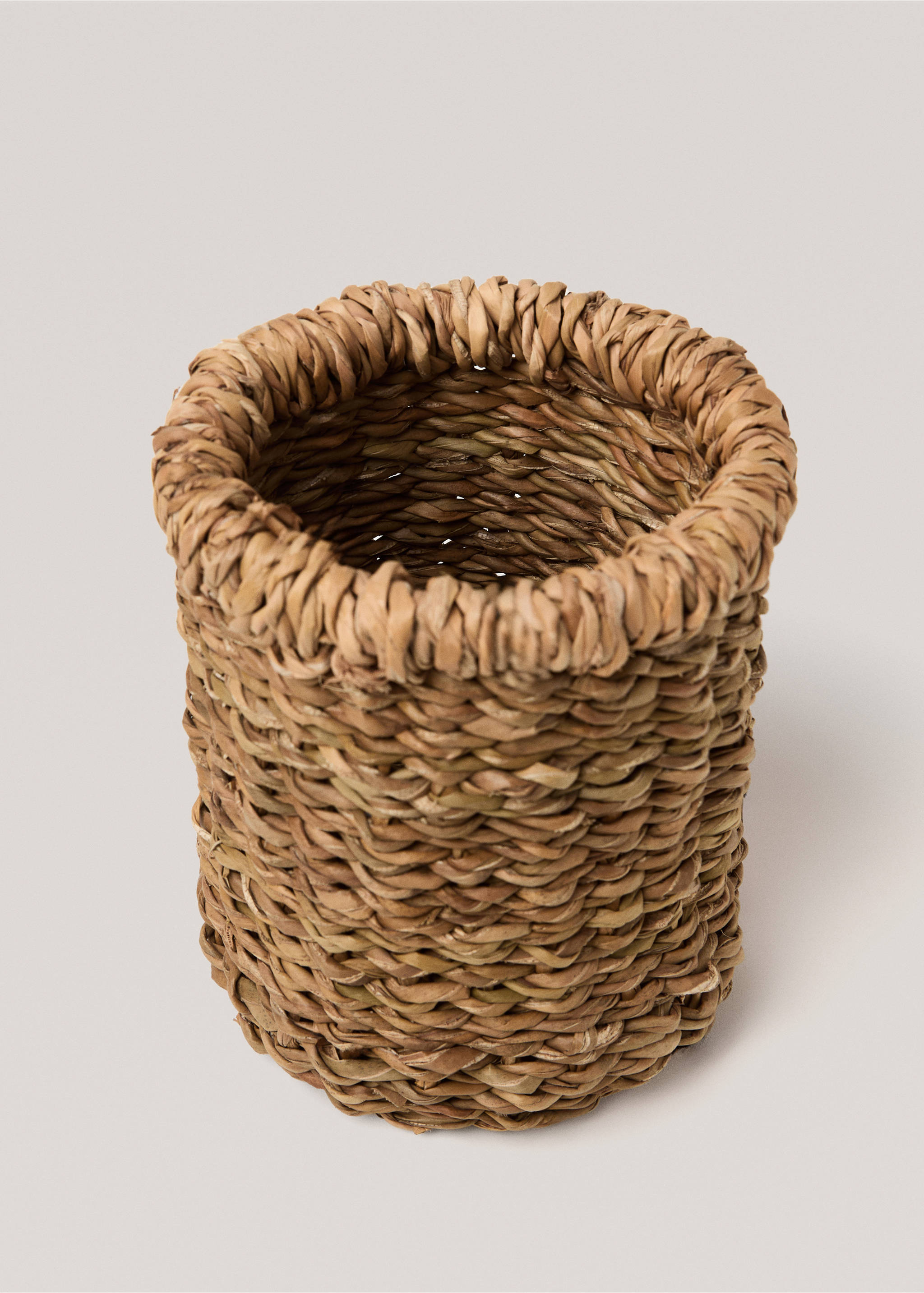 Cylinderformad korg i naturfibrer - Detaljer om artikeln 2, Brun. Ref: 77080581-00.