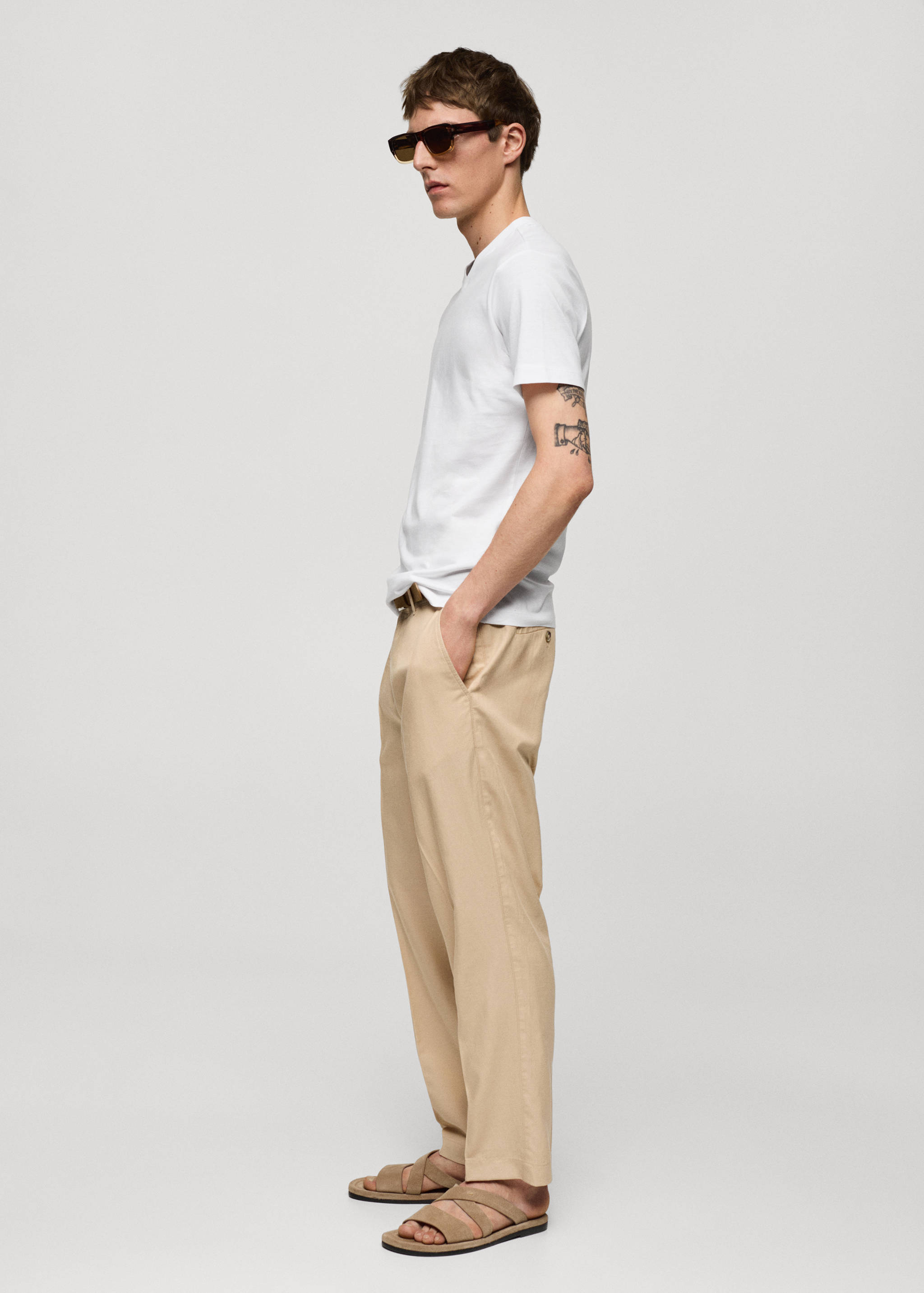 Camiseta slim fit algodón cuello pico - Detalle del artículo 2