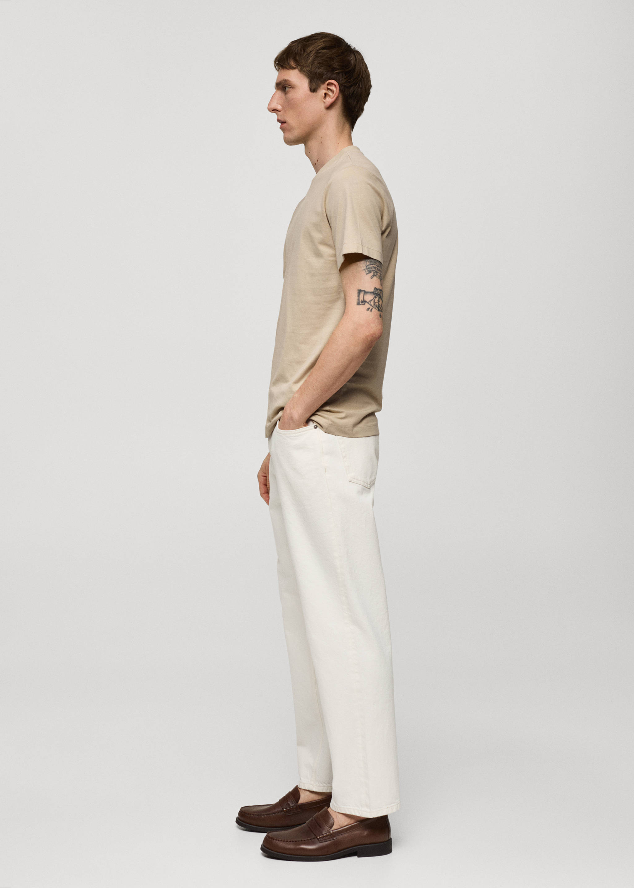 Camiseta slim fit algodón cuello pico - Detalle del artículo 2