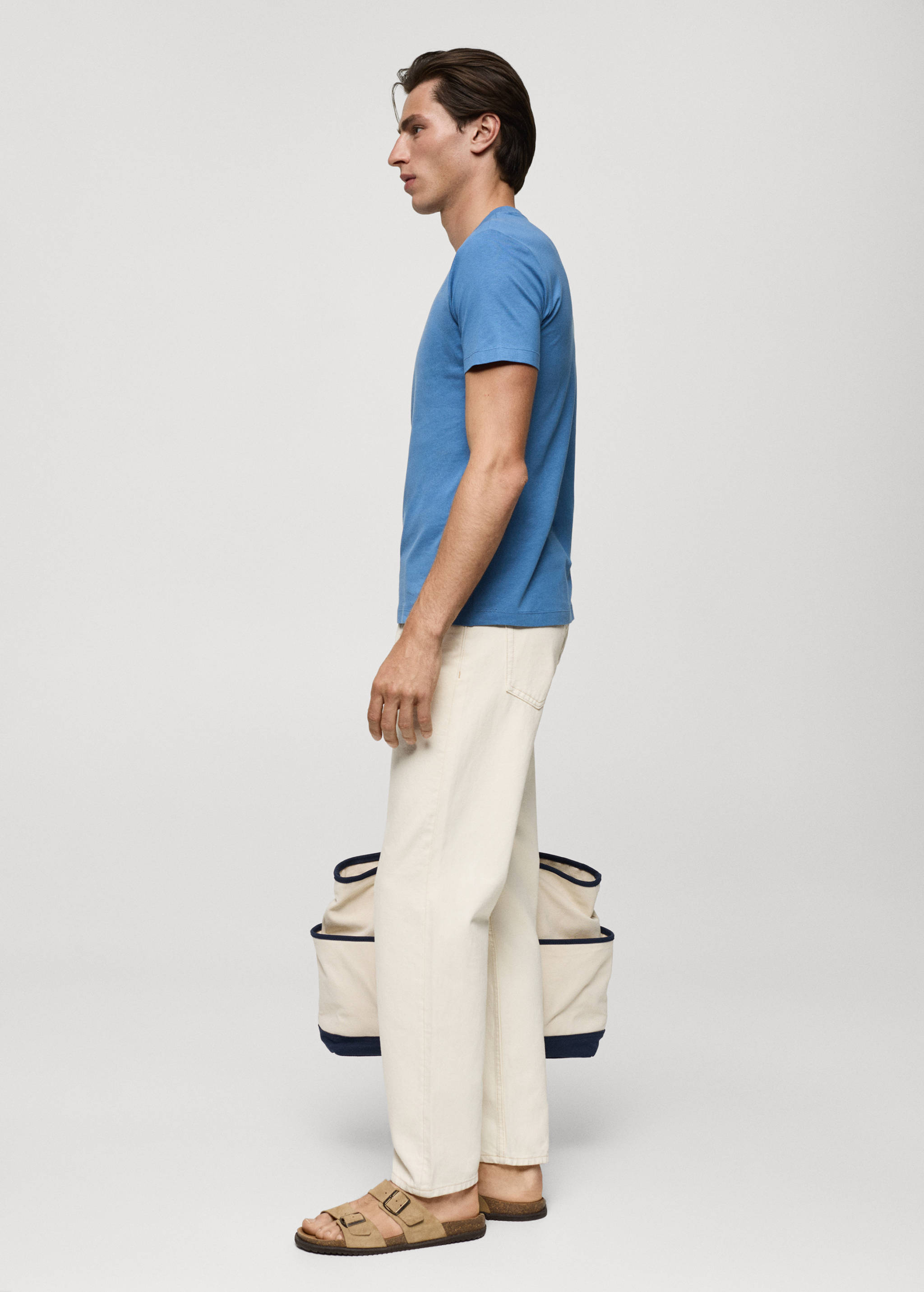 Camiseta slim fit algodón cuello pico - Detalle del artículo 2