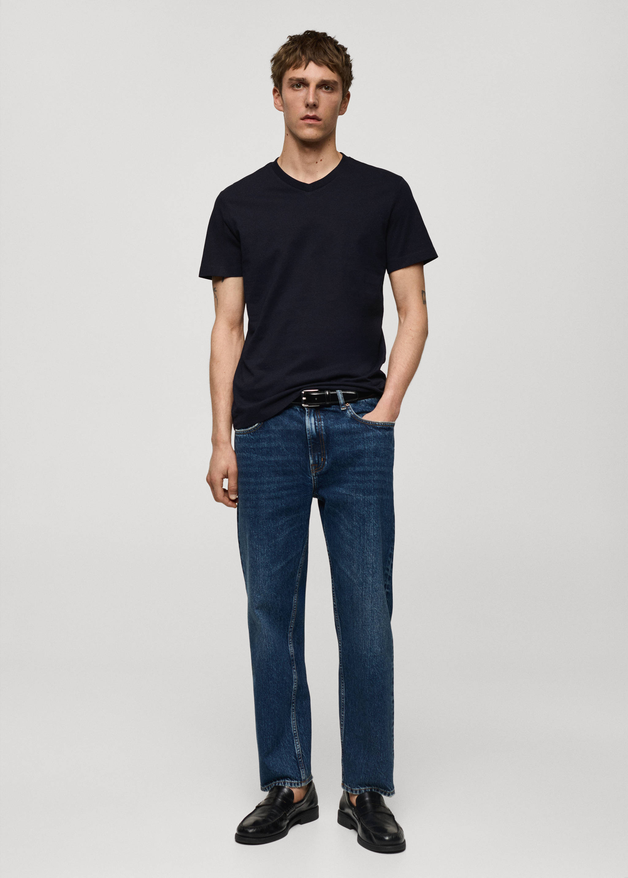 Camiseta slim fit algodón cuello pico - Plano general