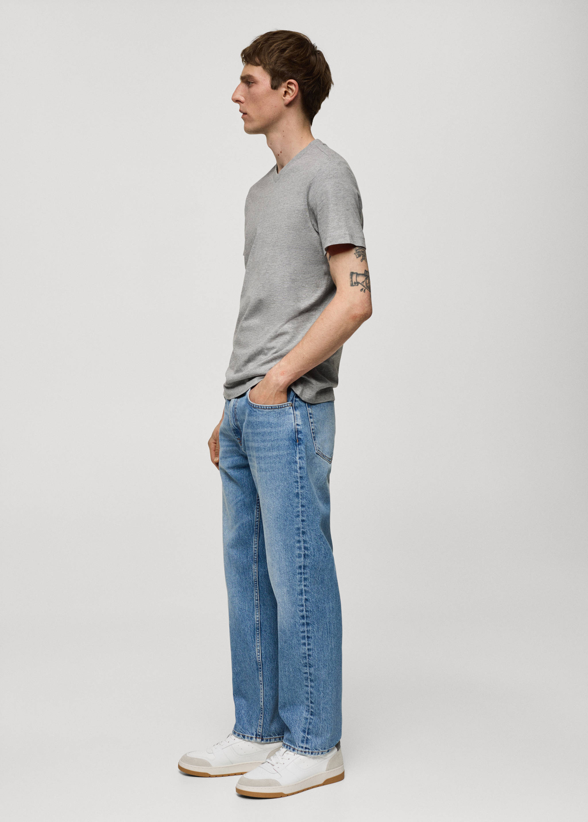 Camiseta slim fit algodón cuello pico - Detalle del artículo 2