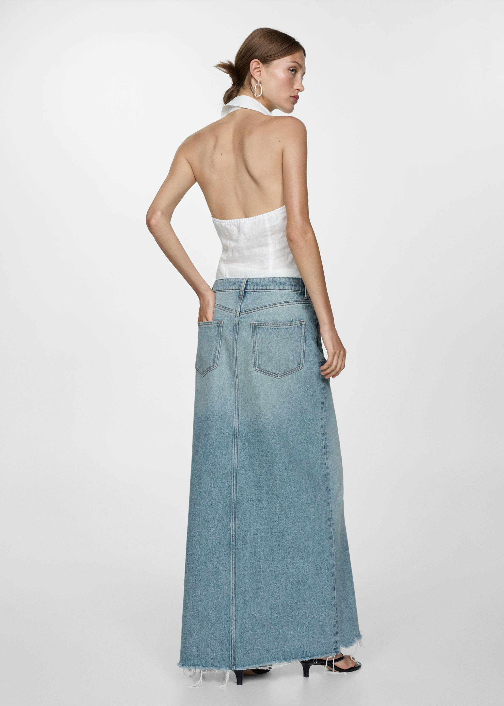 Falda vaquera bajo deshilachado - Reverso del artículo, Azul medio. Ref: 77080586-00.