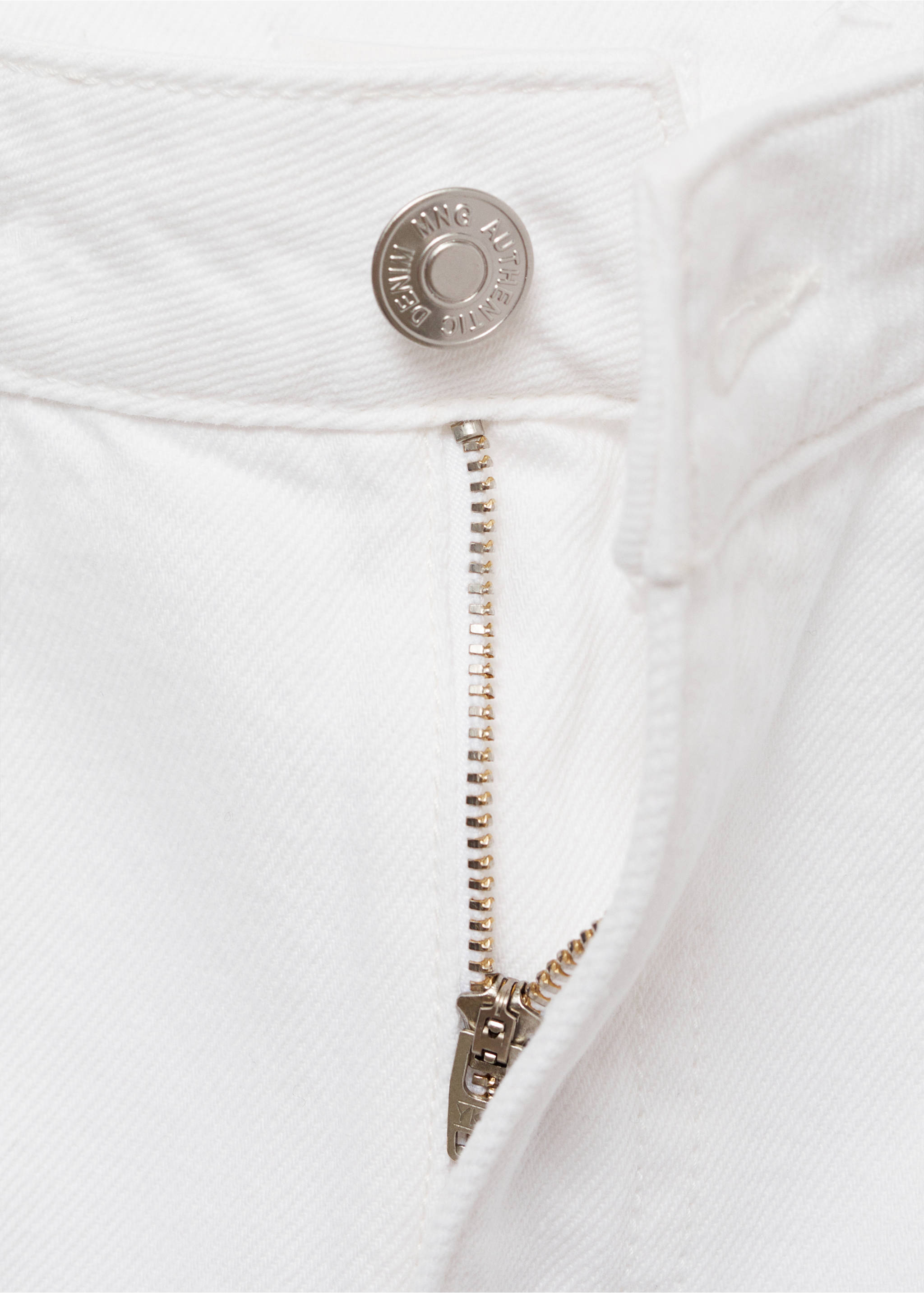 Mini-skirt with cargo pockets - Details of the article 8, White. Ref: 77080617-00.
