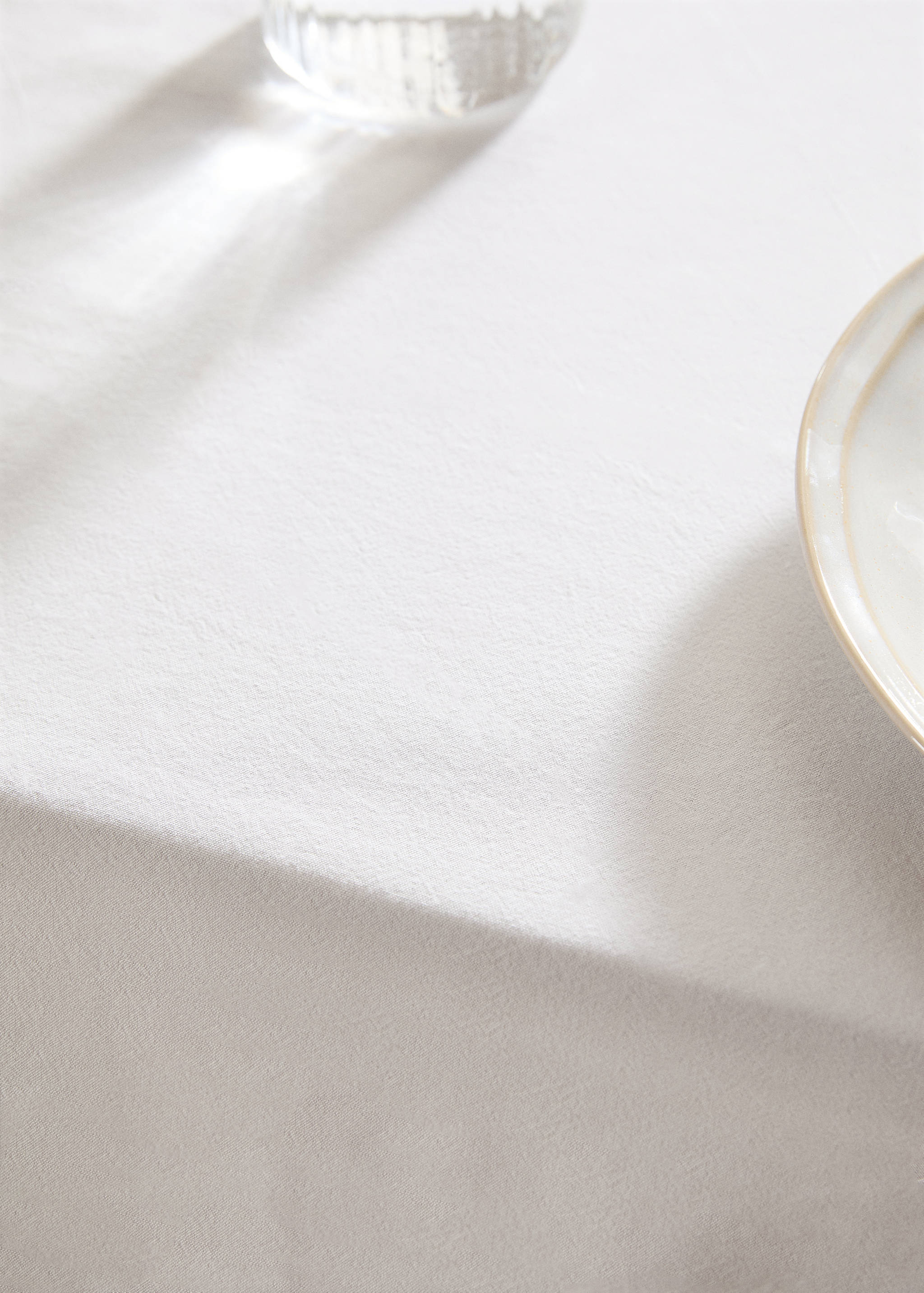 Tablecloth with lace detail for 6 to 8 diners - Details of the article 7