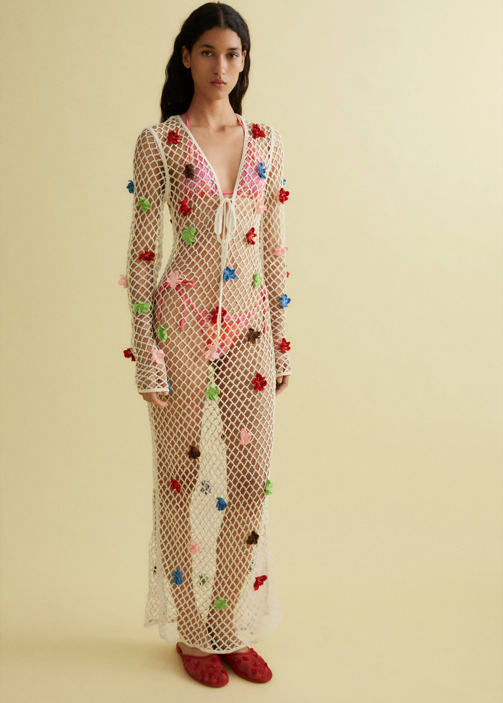 Knitted dress with decorative flowers - Details of the article 6