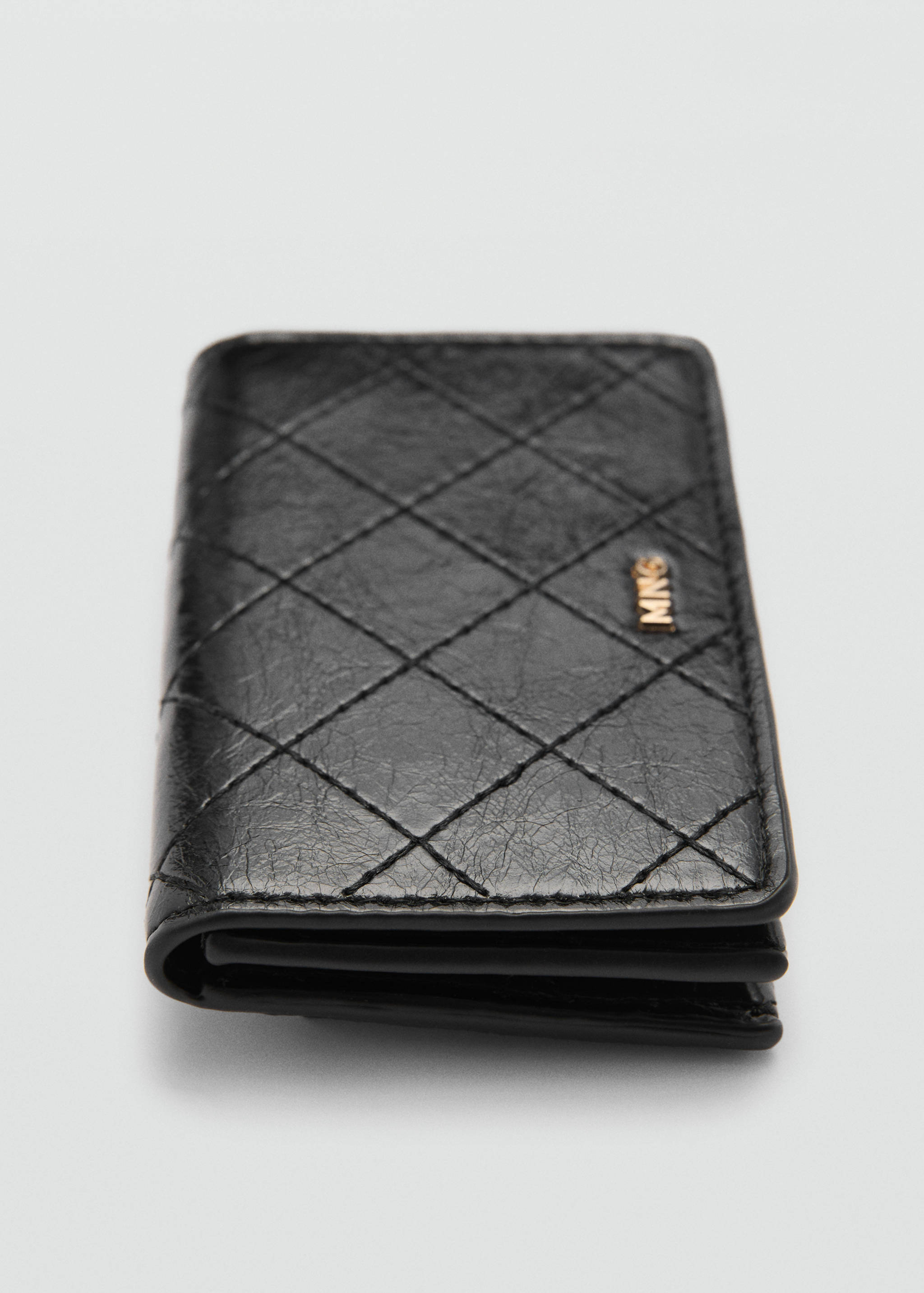 Coin purse with flap and decorative stitching - Details of the article 1