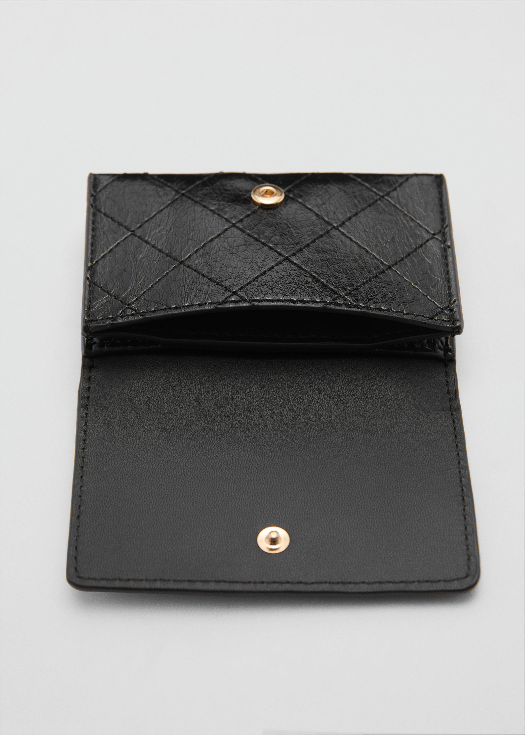 Monedero solapa costuras decorativas - Detalle del artículo 2, Negro. Ref: 77082006-00.