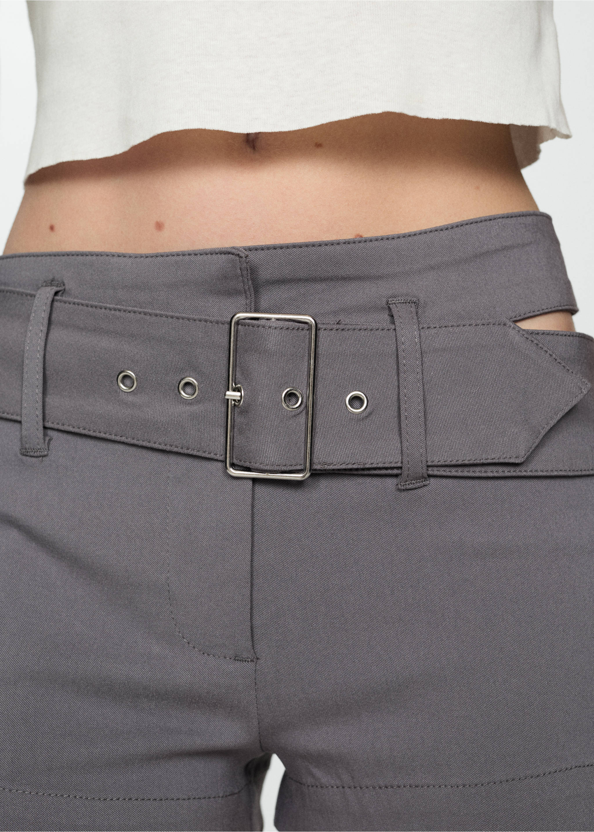 Short ceinture asymétrique - Détail de l'article 2, Gris. Ref: 77082535-00.