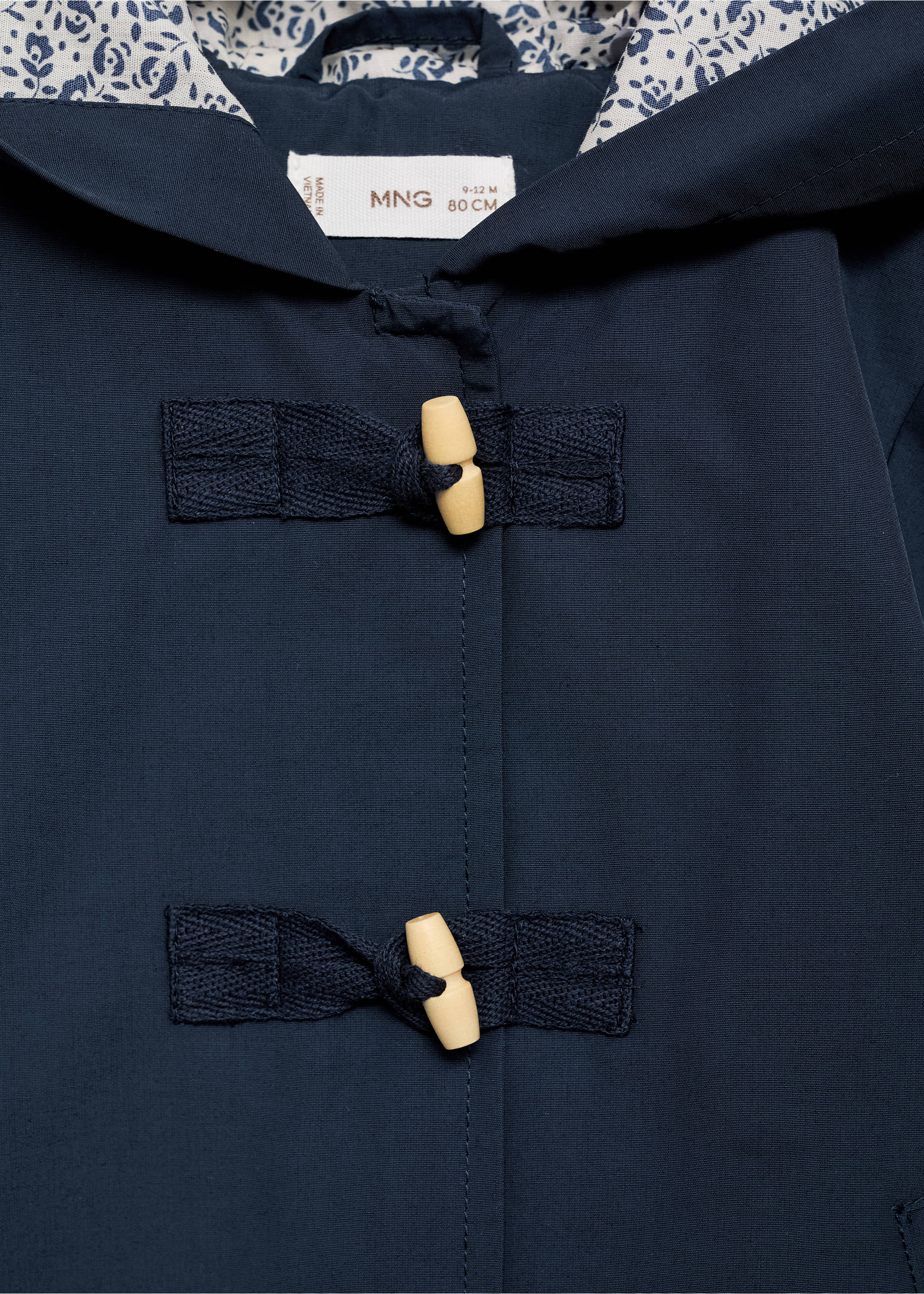 Raincoat hooded jacket - Details of the article 8, Dark Navy. Ref: 77082540-00.