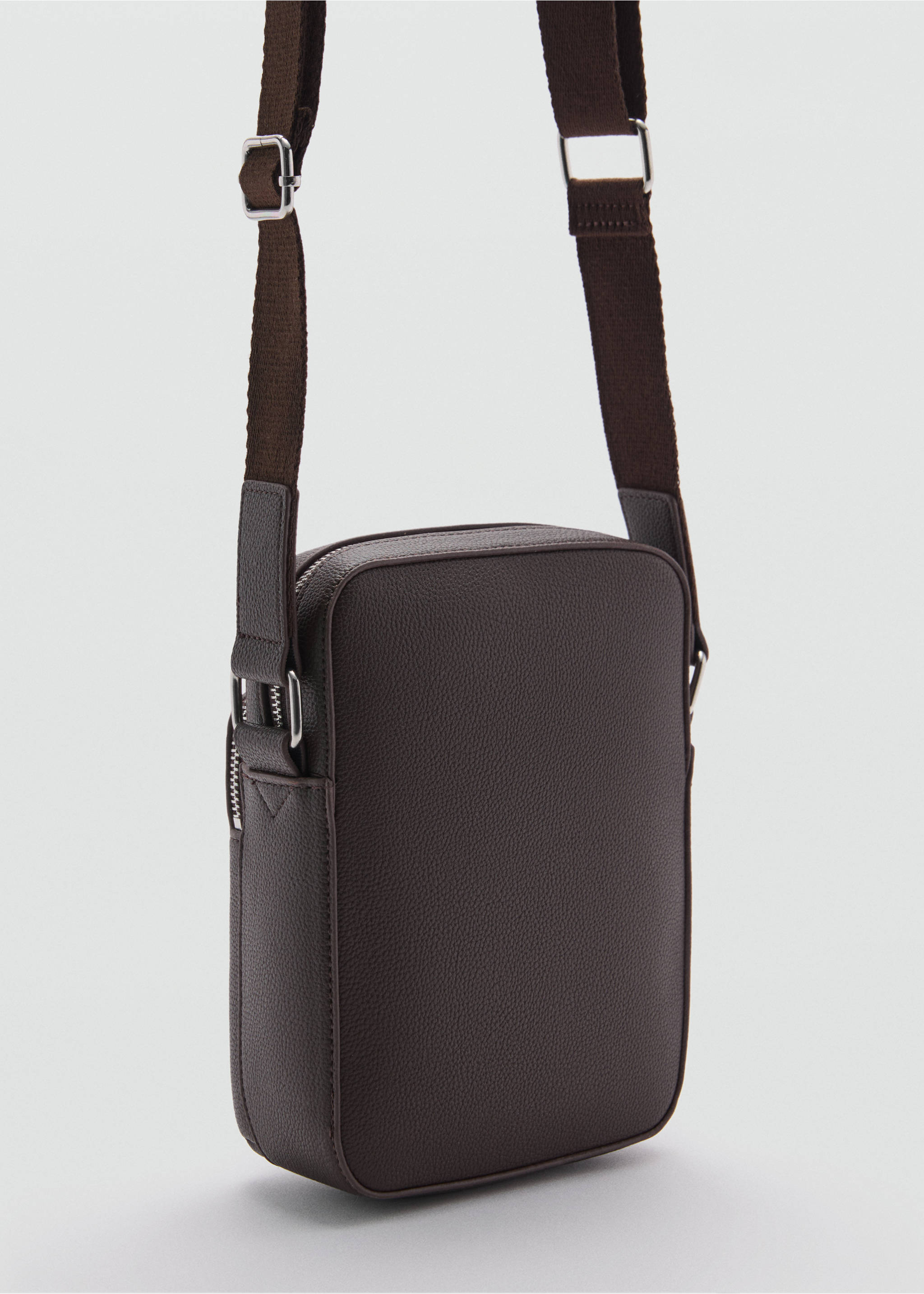 Sac bandoulière simili-cuir effet grainé - Plan moyen, Marron. Ref: 77082541-00.