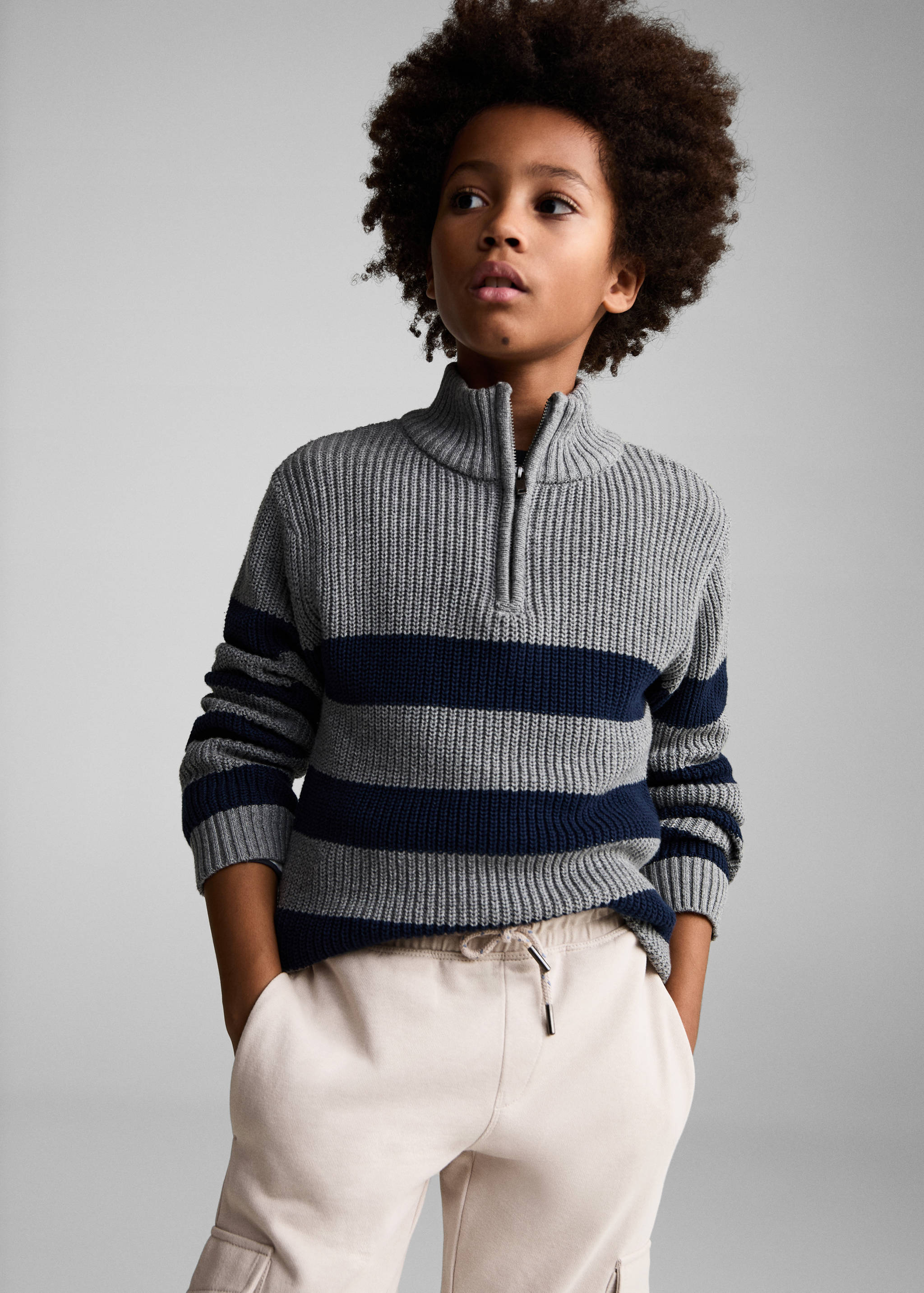 Joggingbyxa cargomodell - Bild av mittparti