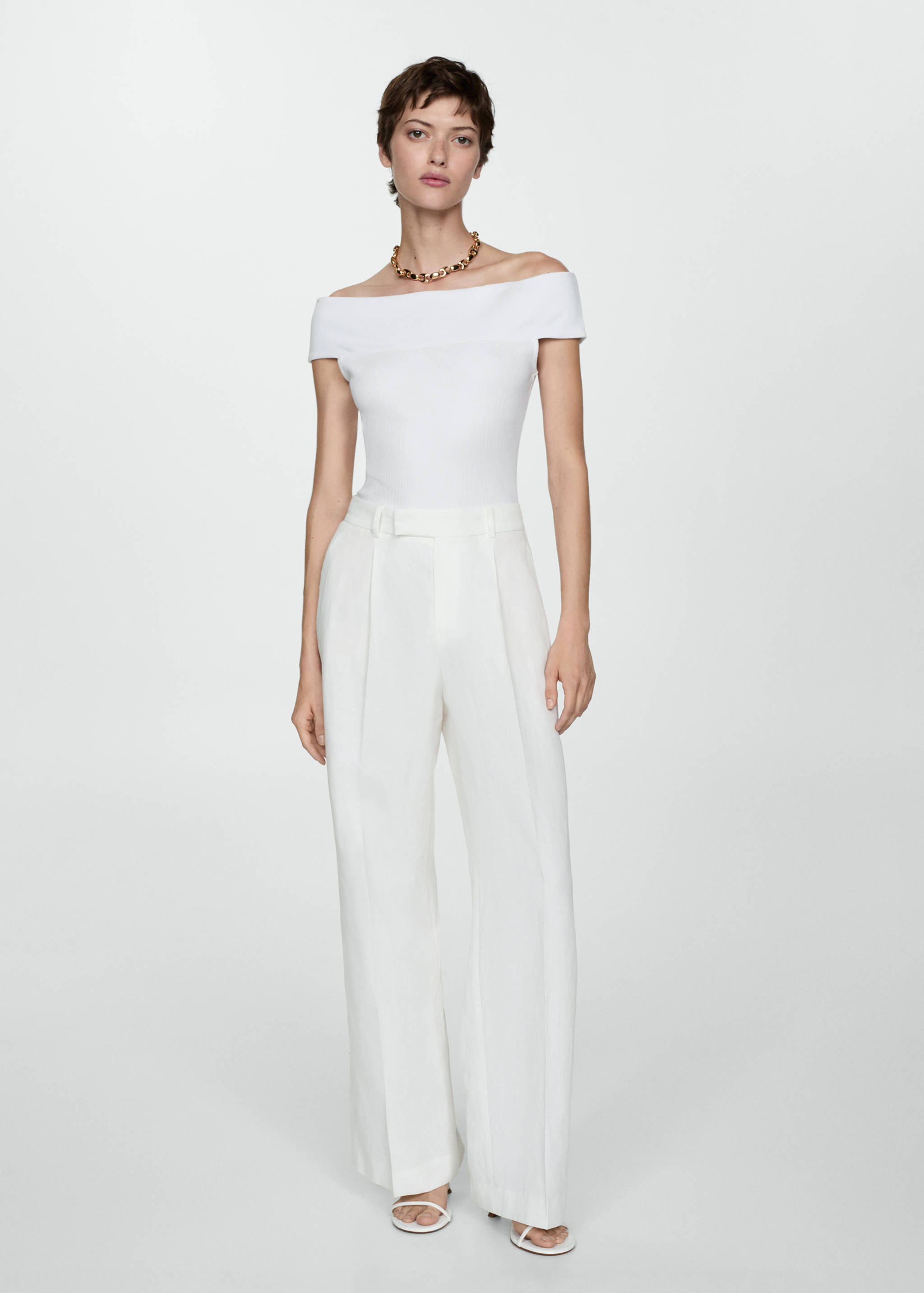 Off-shoulder top - General plane