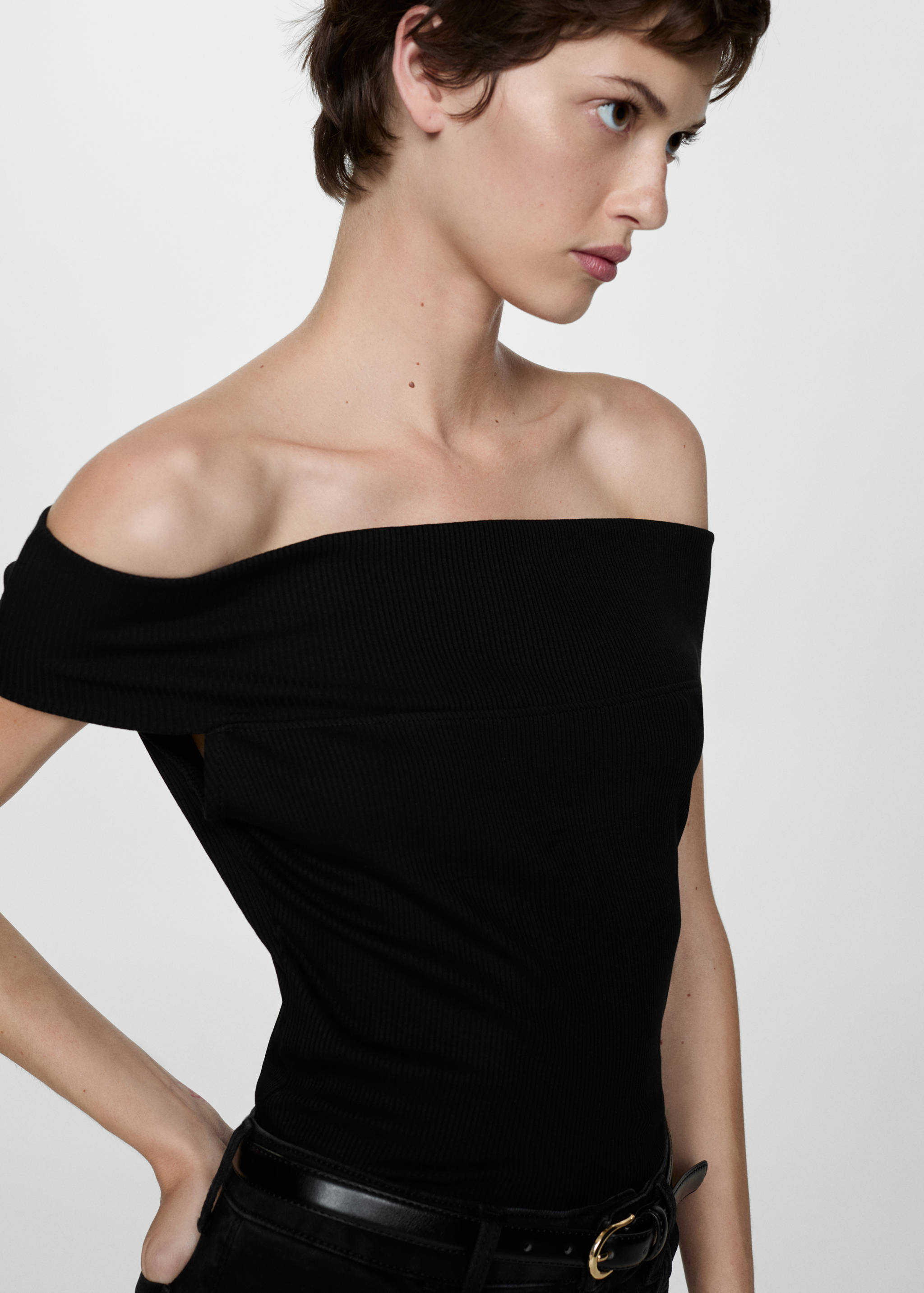 Off-shoulder top - Medium plane