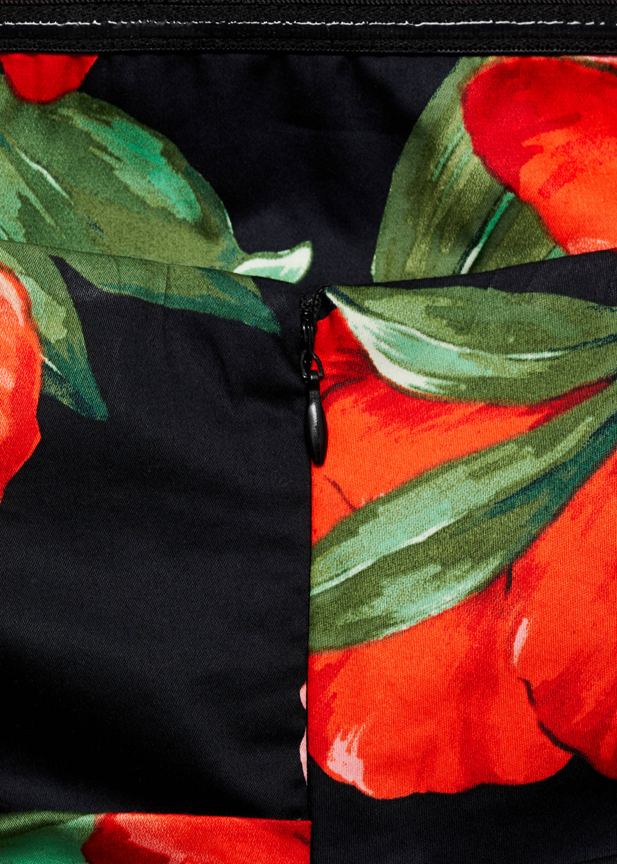 Sukienka bez ramiączek w kwiaty - Szczegóły artykułu 0