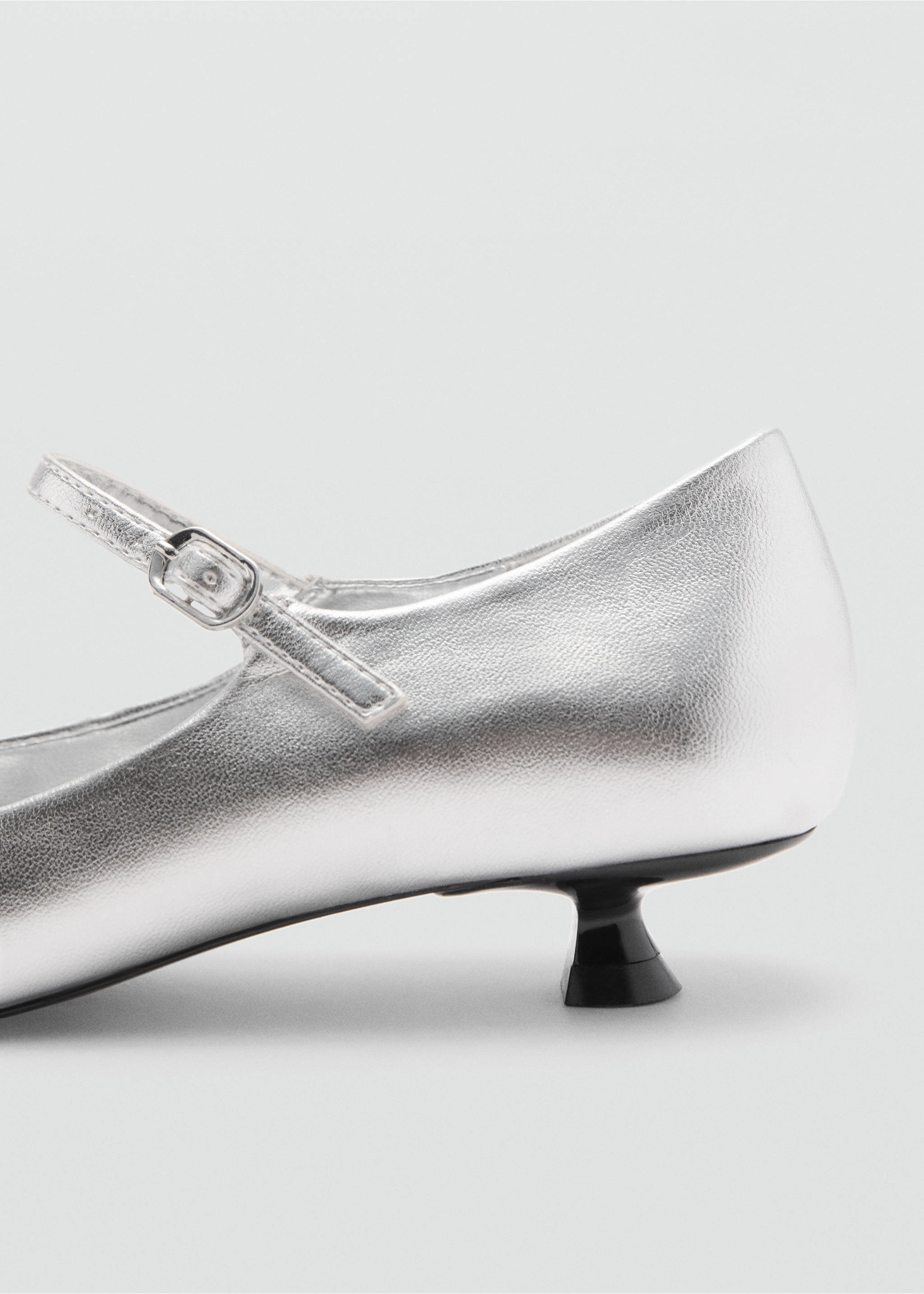 Kitten-heel shoes with buckle - Details of the article 1, Silver. Ref: 77082933-00.
